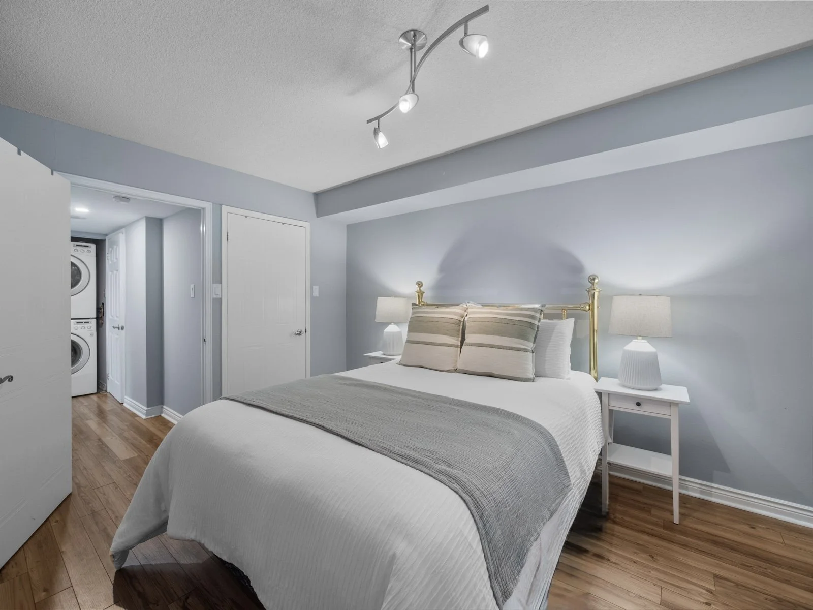 815-1091 Kingston Rd-30.jpg