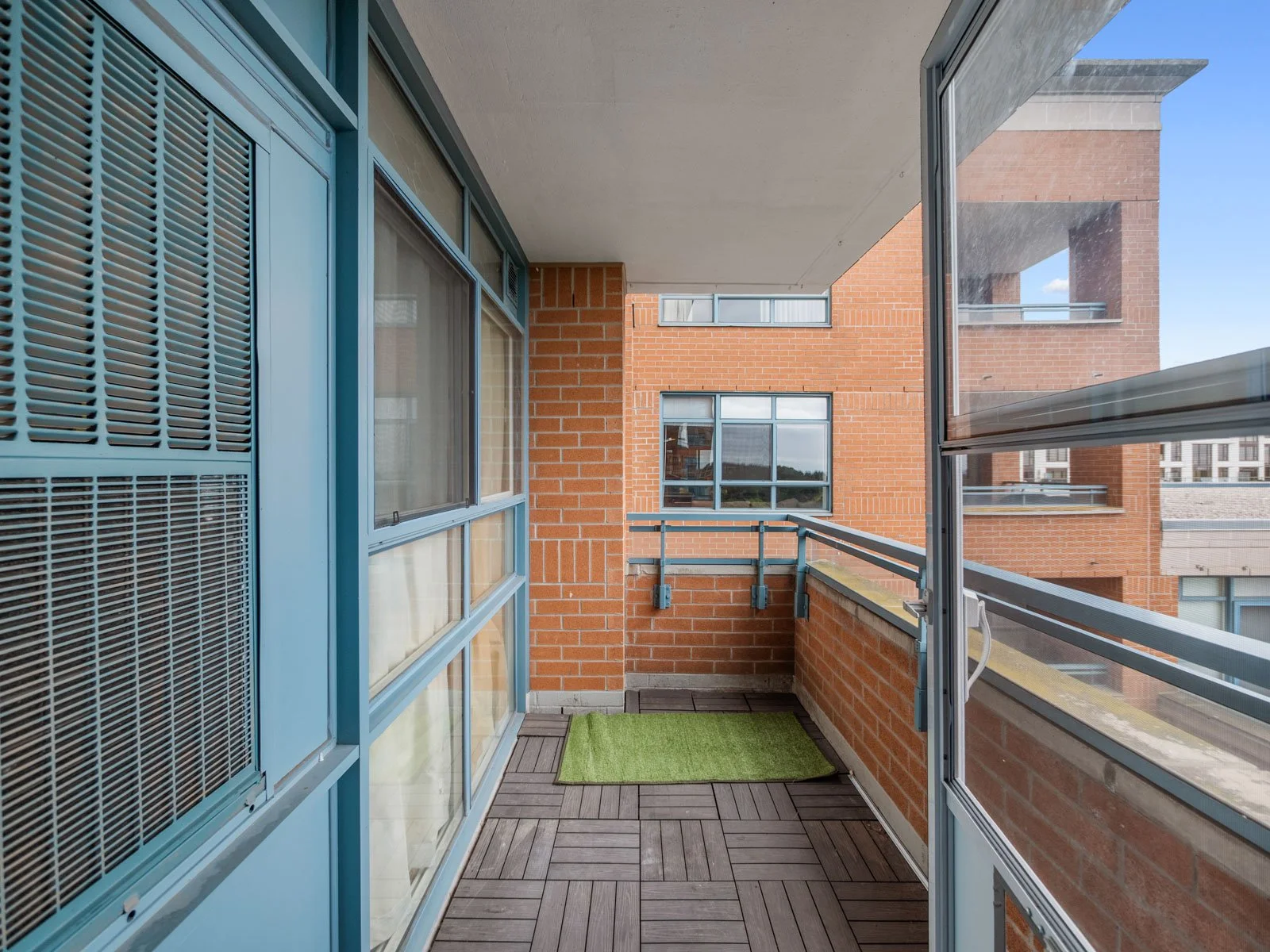 815-1091 Kingston Rd-25.jpg