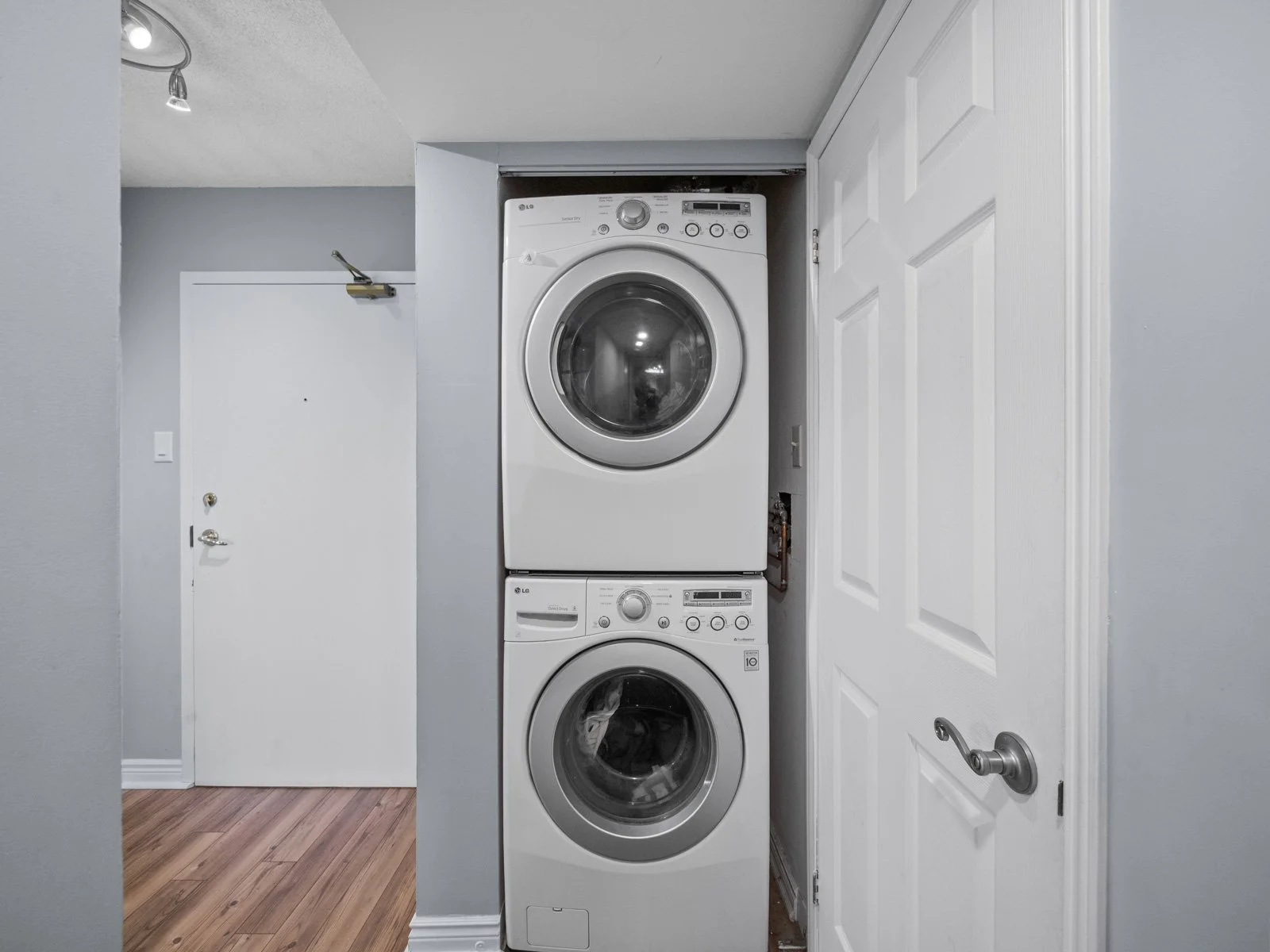815-1091 Kingston Rd-33.jpg