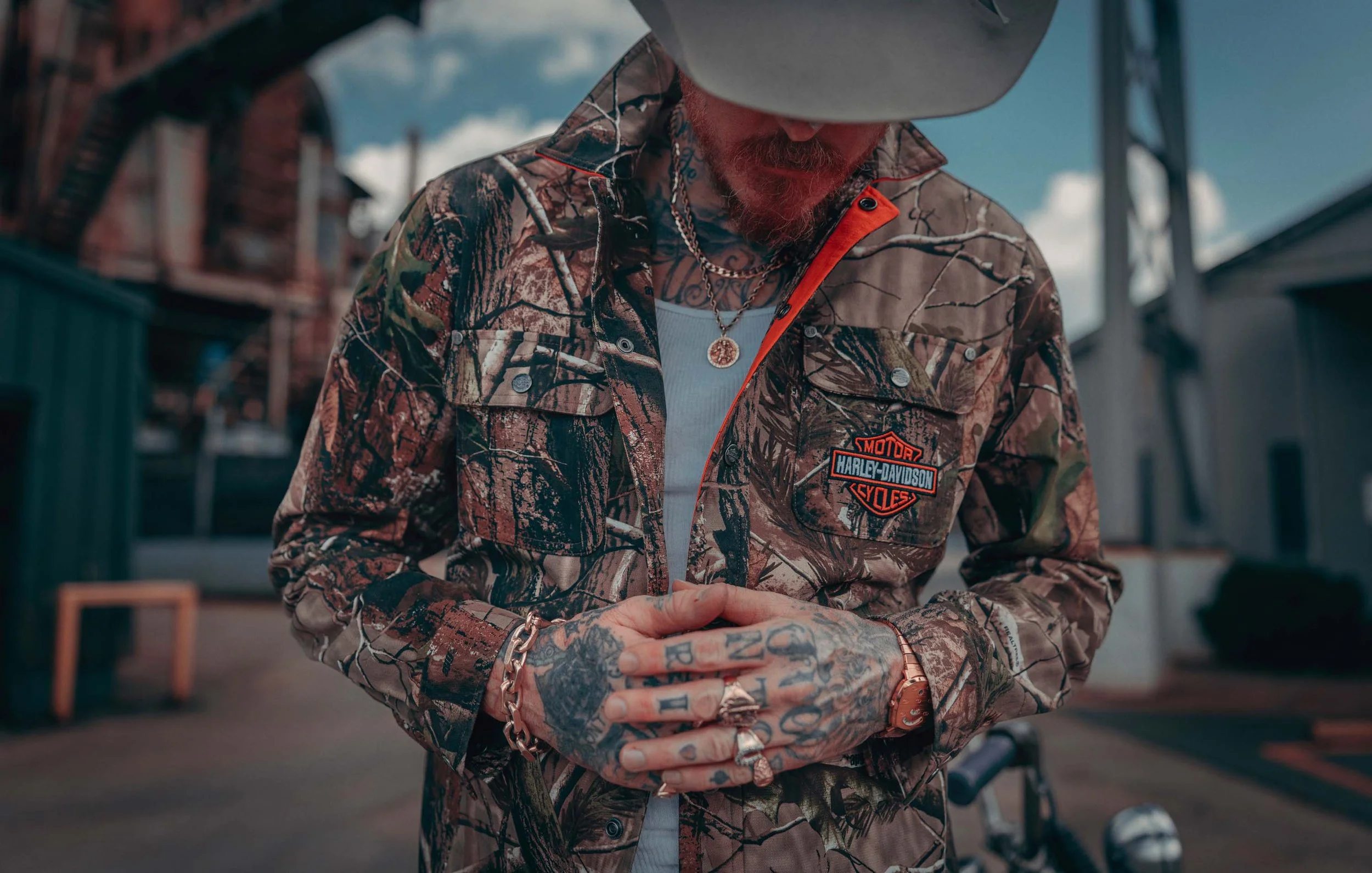 D2-108350-HDxRealtree-18501-BW.jpg
