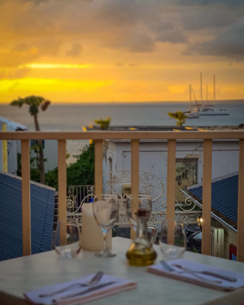 Dinner with a view 🌅
.
.
.
#seaview #rooftop #grandcase #sxm #saintmartin #stmartin #sintmaarten #sxmrestaurant #sxmfood #lesolivierssxm #restaurantgrandcase #frenchrestaurant