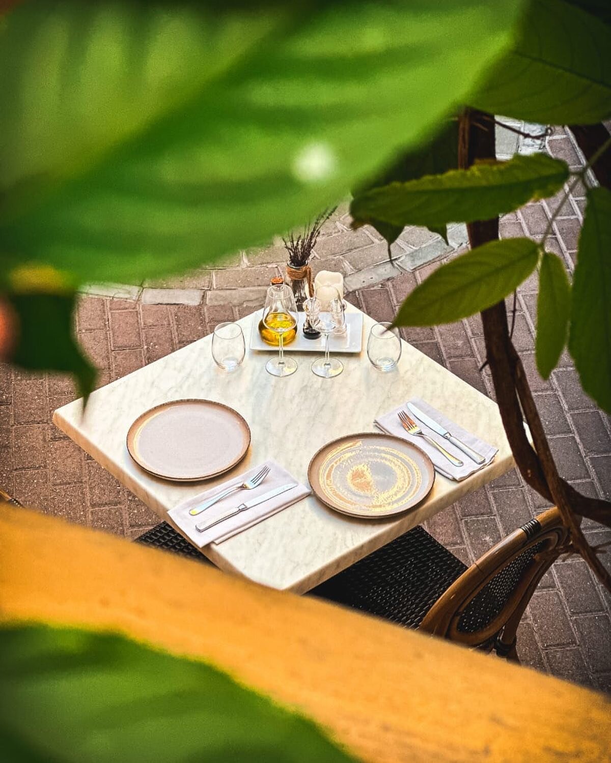 Enjoy a French Riviera dinner experience in our charming patio or sea view rooftop 
.
.
.
#seaview #sxm #saintmartin #stmarteen #stmartin #grandcase #grandcasesxm #grandcasebeach #frenchrestaurantsxm #restaurantsxm #foodsxm

📸 @aga.photographs