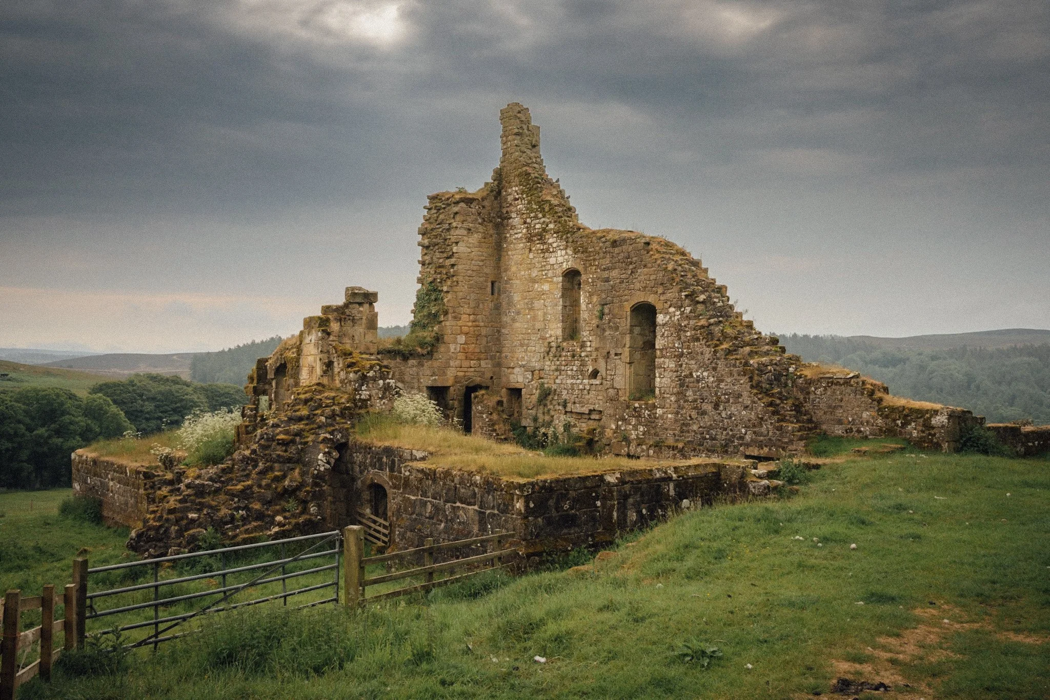 Image of Cartington castle ruin in northumberland, by Jim Scott Photography