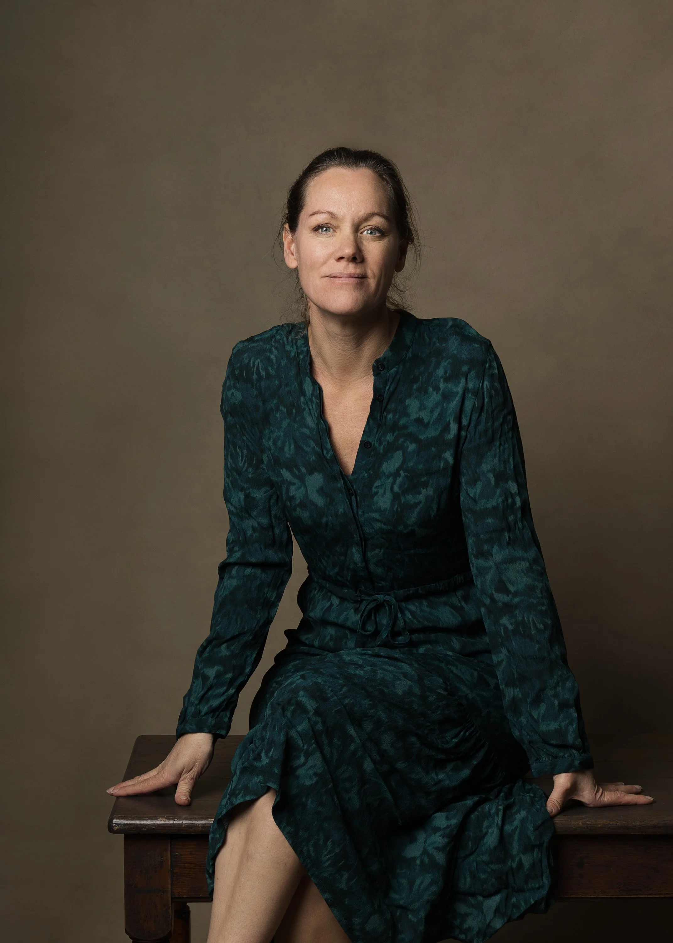 Vrouw poseert voor persoonlijk portret, Jezelf in Beeld fotoshoot Bergschenhoek