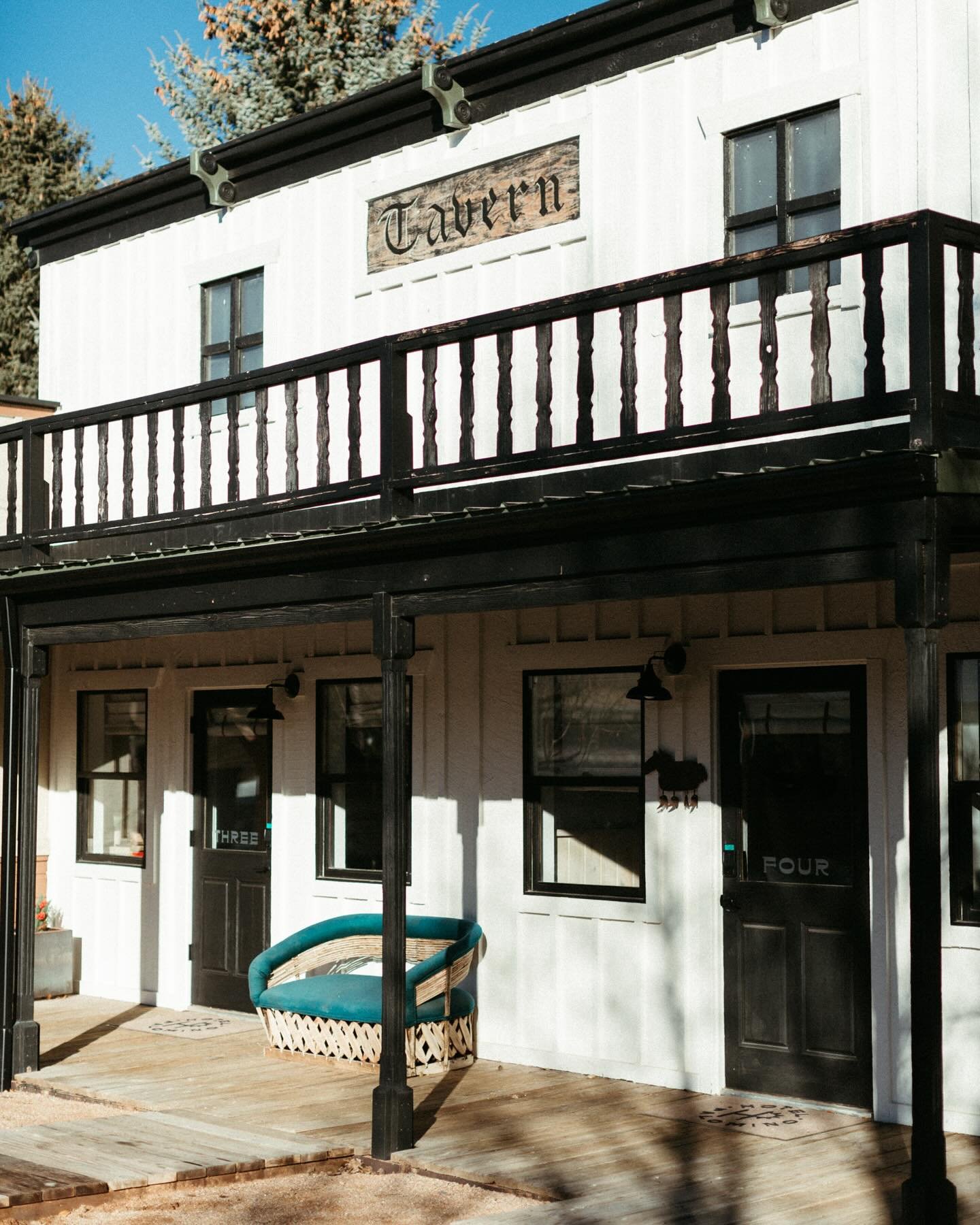 This holiday season, treat yourself to a stay in our boutique hotel with the cozy vibes of an old tavern. ✨ #HolidayTravel #TavernStyle
Photo: @loneconerigley