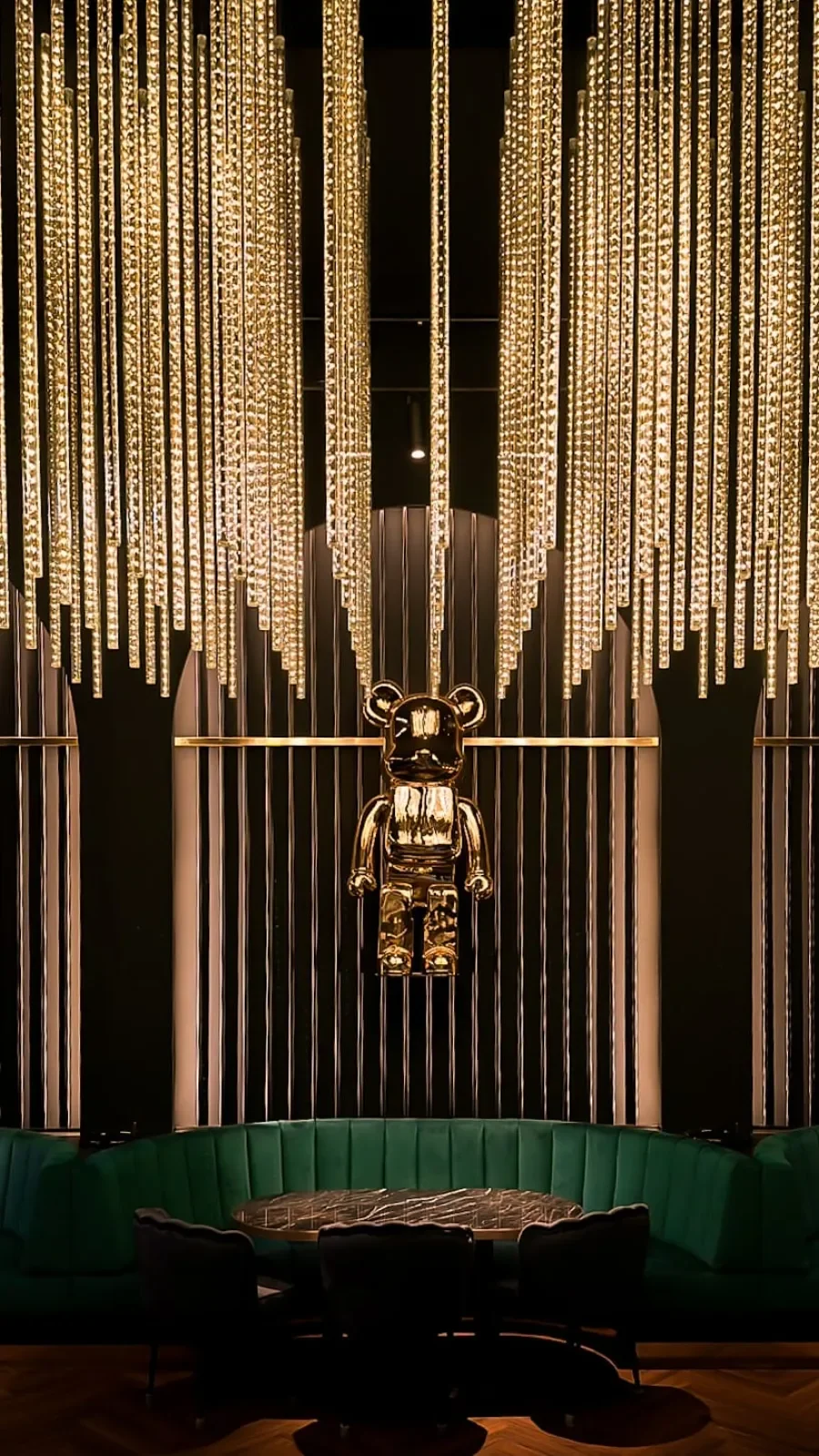 oishinbo-dortmund-goldbaer-lichtinstallation.webp
