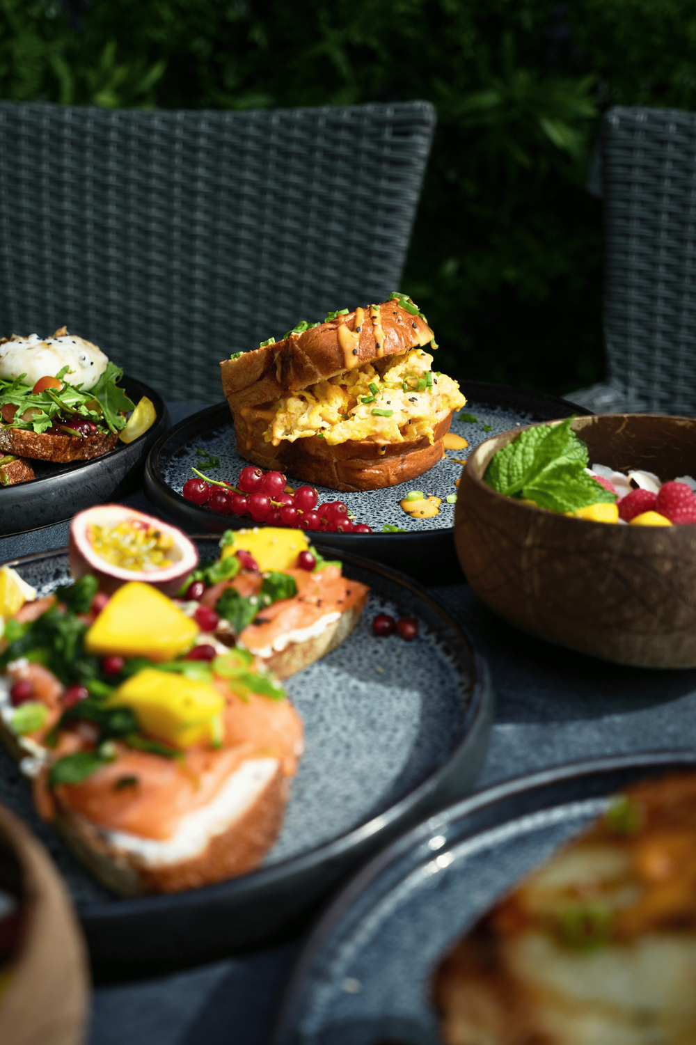 Lachs-Sauerteig und Bowl beim Brunch im OISHINBO Dortmund