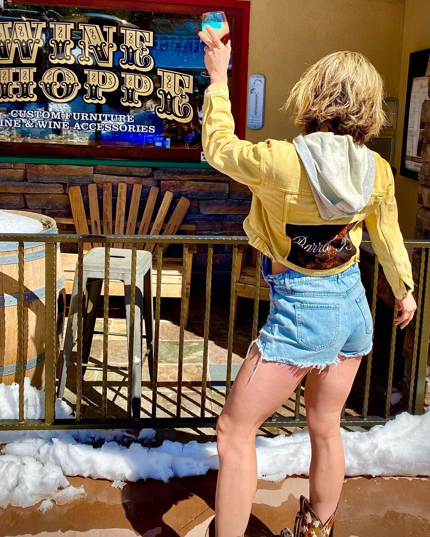 Spring Break has begun for Big Bear and LA county will be joining us this weekend. What are your Spring Break plans? Some leisurely rest or a hoot &lsquo;n hollering release, either way Barrel 33 provides 🥂#SunsOutBunsOut #ApresSki #BigBearLake #Spr