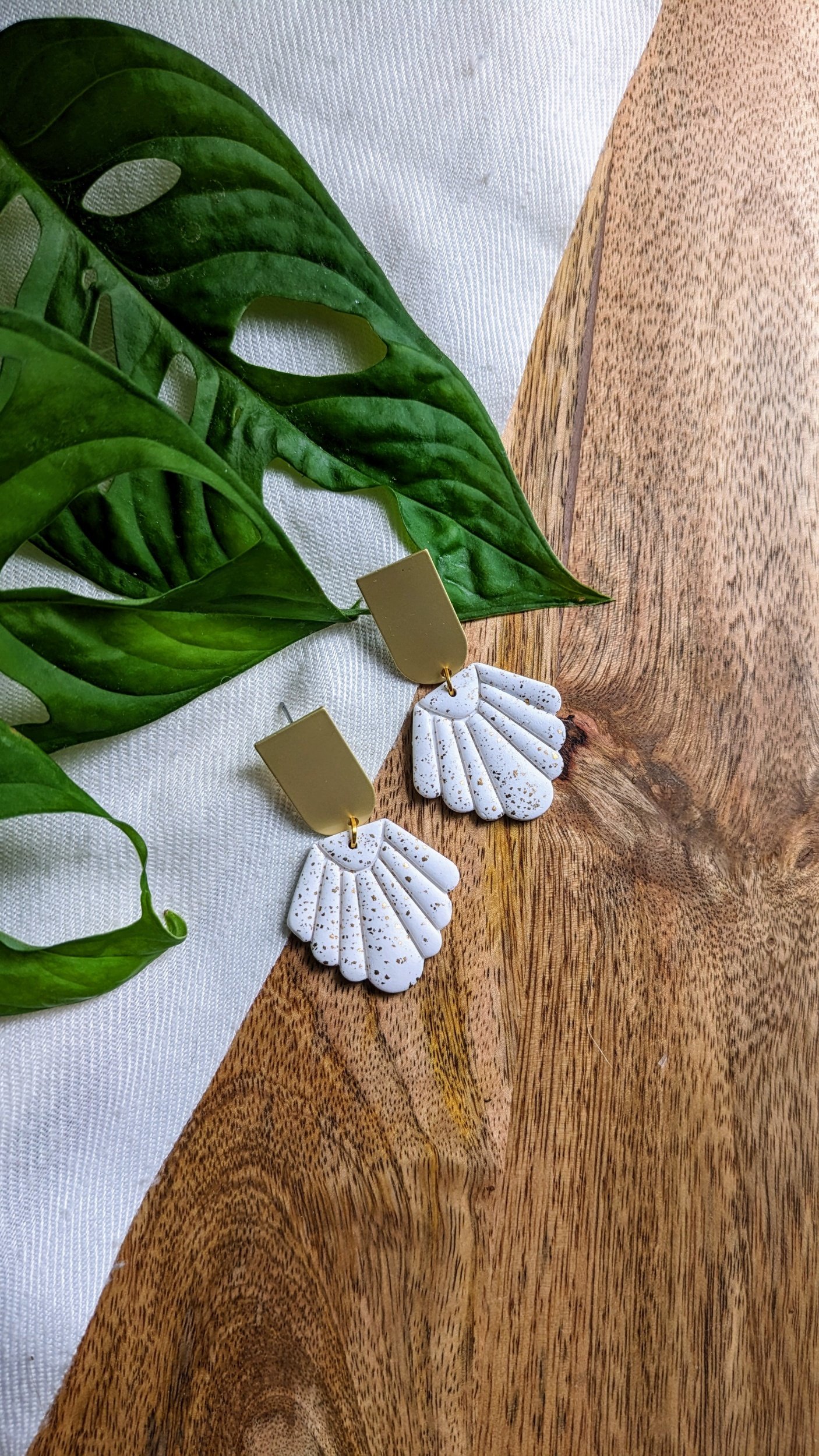 Art Deco White & Gold