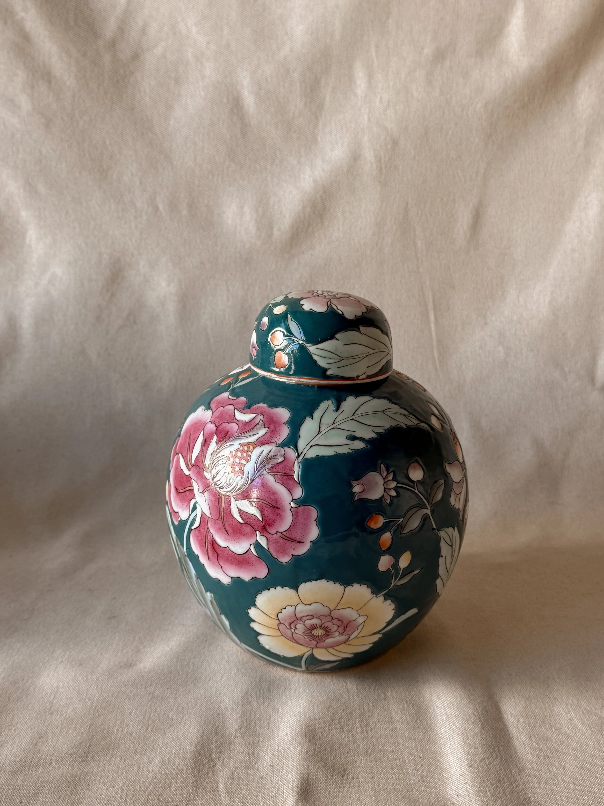 Chinese Famille Floral Medallion Floral Porcelain Ginger Jar / Urn