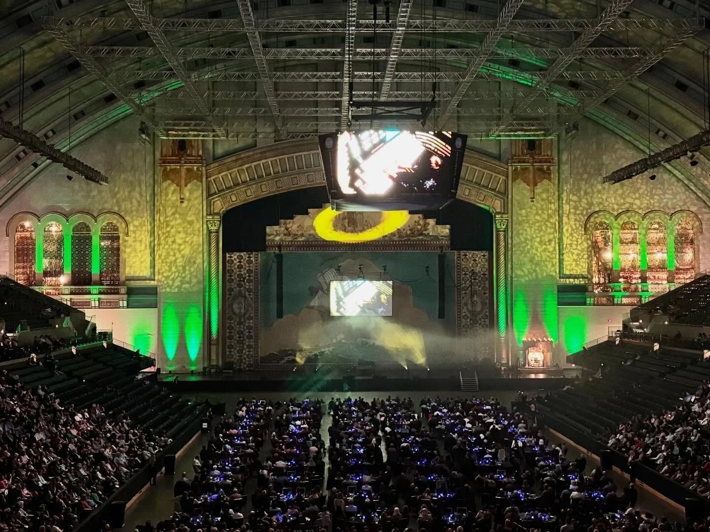 We live in an amazing world where 6000+ people would come from around the world to see a pipe organ concert!! Life is pretty cool sometimes! I meant to snag more video from the encore, but did catch a tiny bit of Lion King! @annalapwoodorgan is truly
