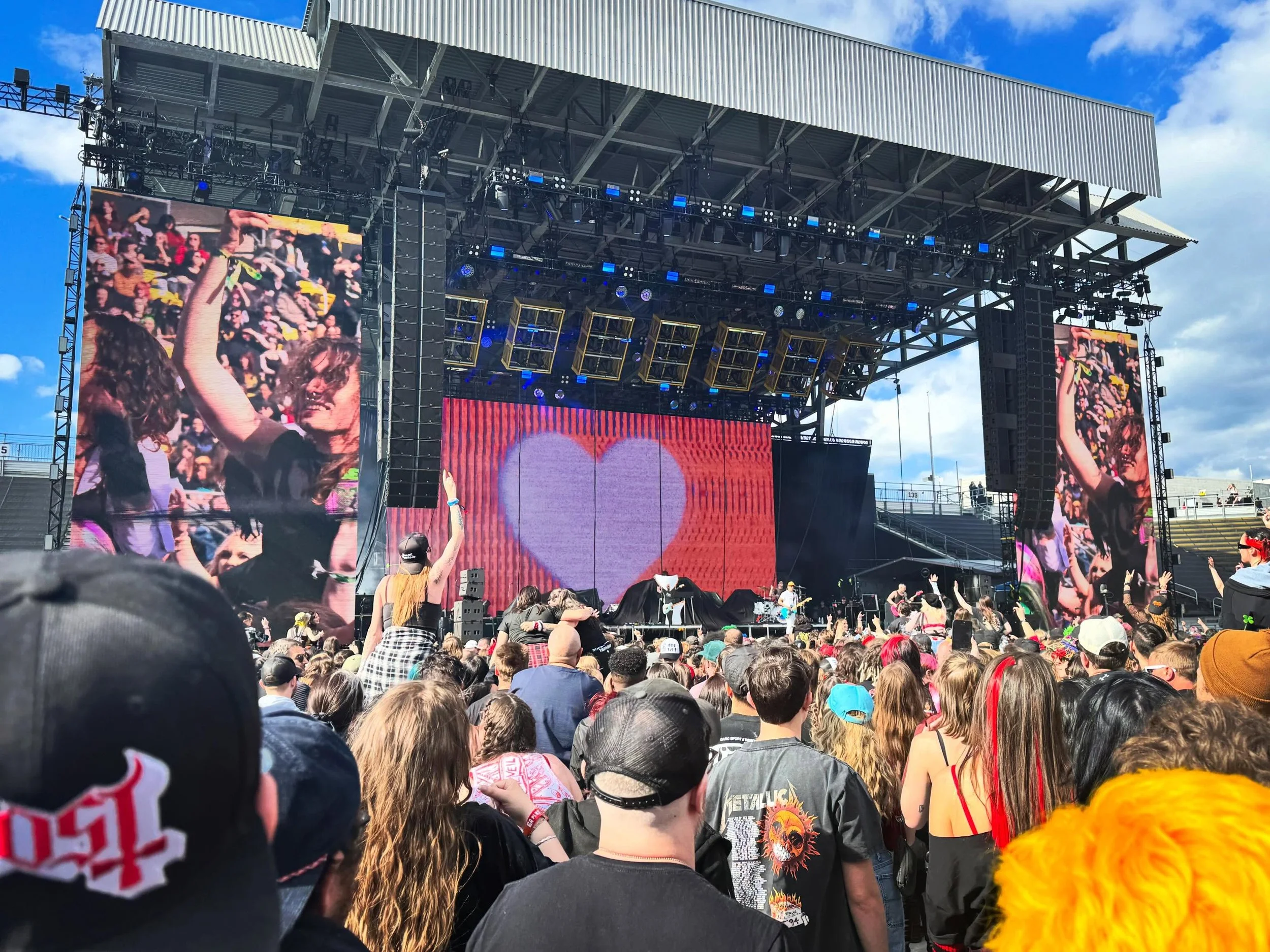 Day 1 of @sonictemplefestival was INSANE! Never been crammed in with so many people for a live music event ever in my life, but it's been 10/10 an epic experience thus far! The world is on fire and live music is my therapy drug! #livemusic #sonictemp