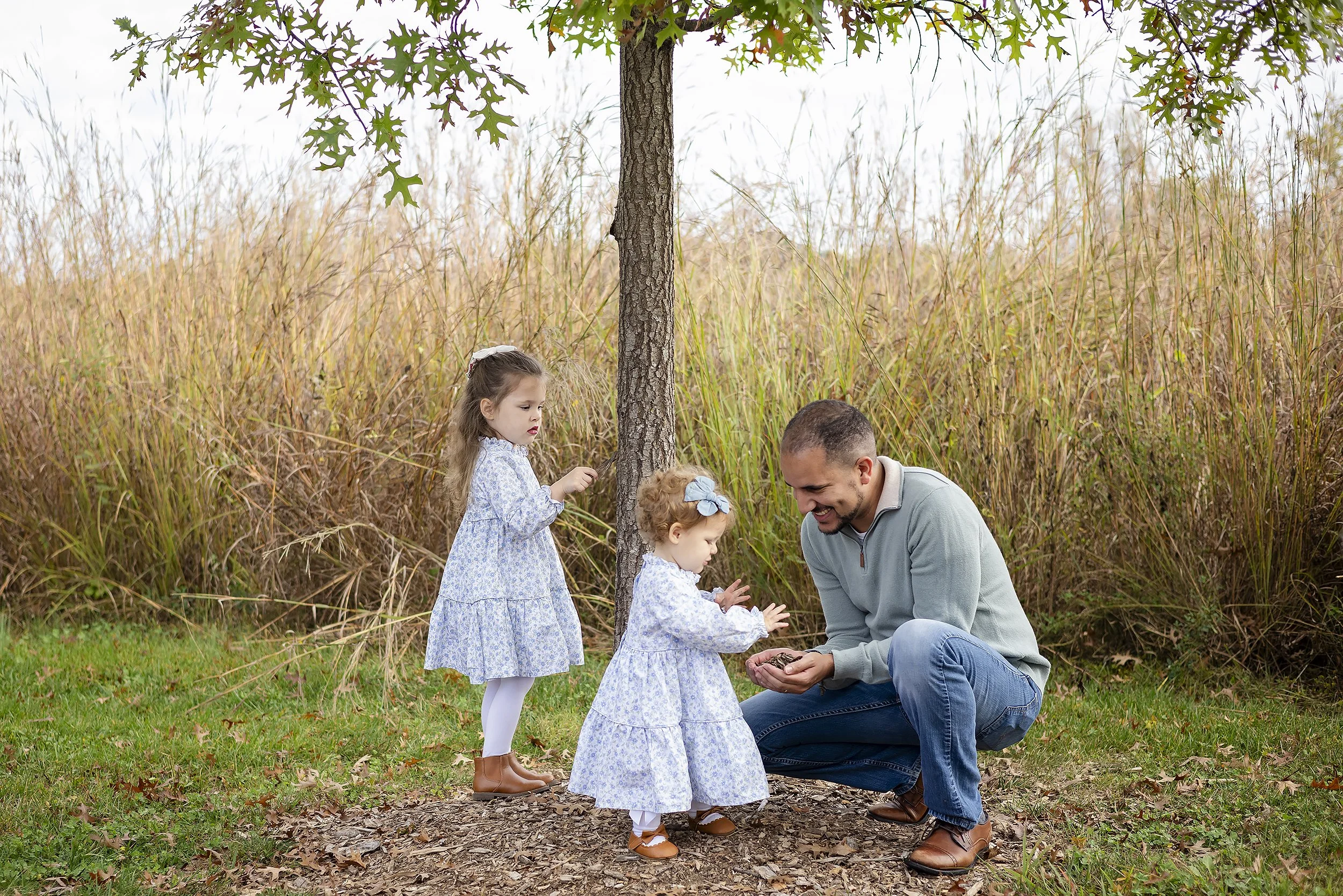 dad-plays-with-daughters-family-photos.JPG