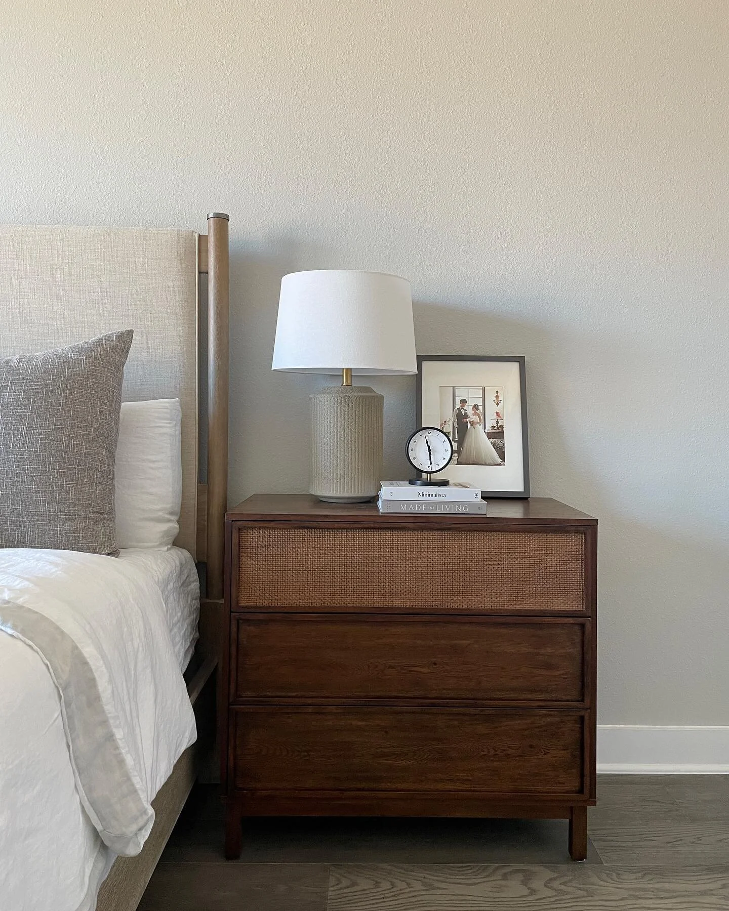 Bringing the calm with all the neutrals 🕊️
⠀⠀⠀⠀⠀⠀⠀ 
Head to link in our bio to browse more projects and learn about our online design services✨
⠀⠀⠀⠀⠀⠀⠀ 
#neutralbedroom #bedroomdecor #bedroomideas #bedroominterior #homedecor #warmminimalism