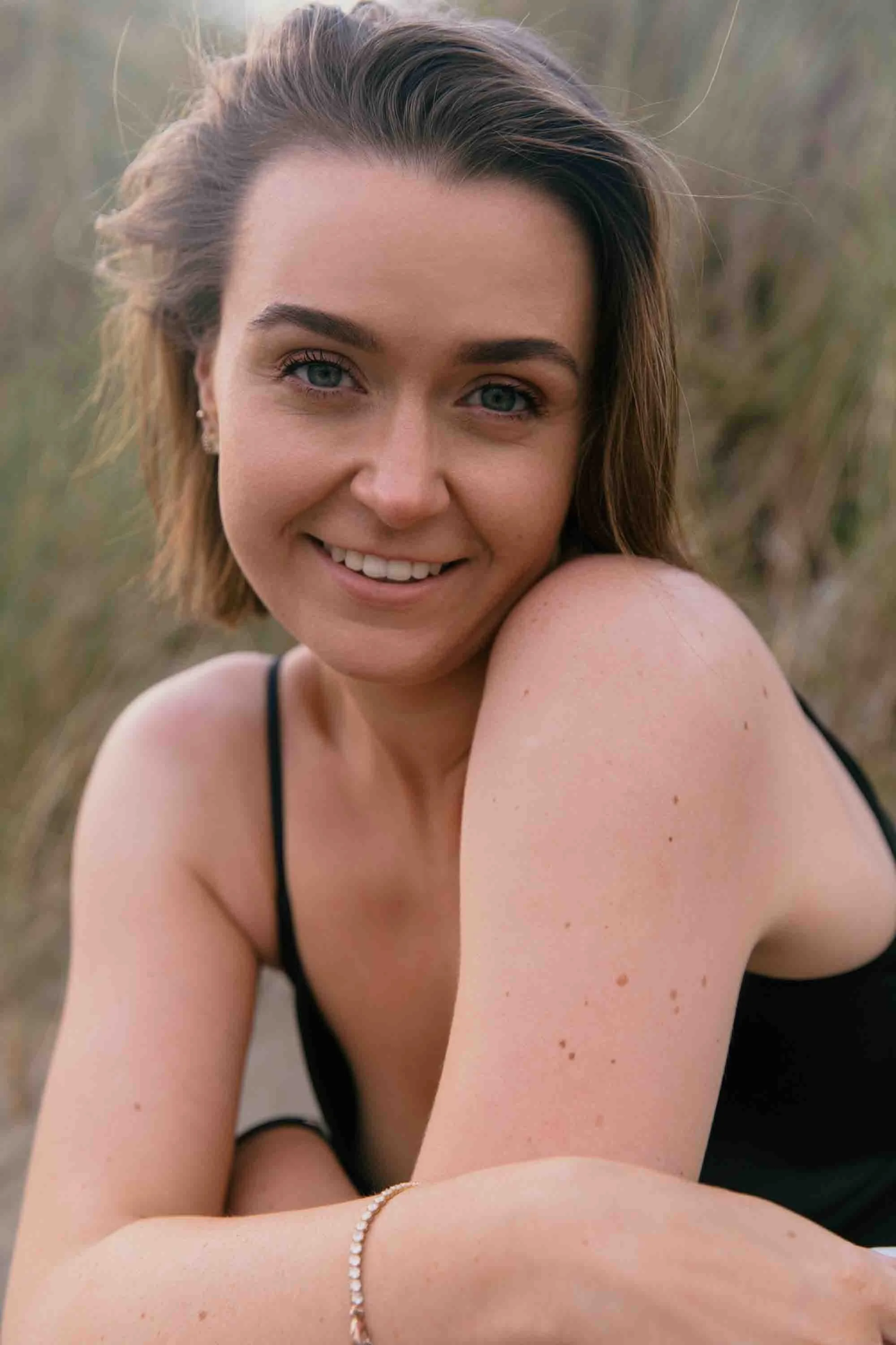 Prima Model Lc Yvonne R — Prima Model Agency