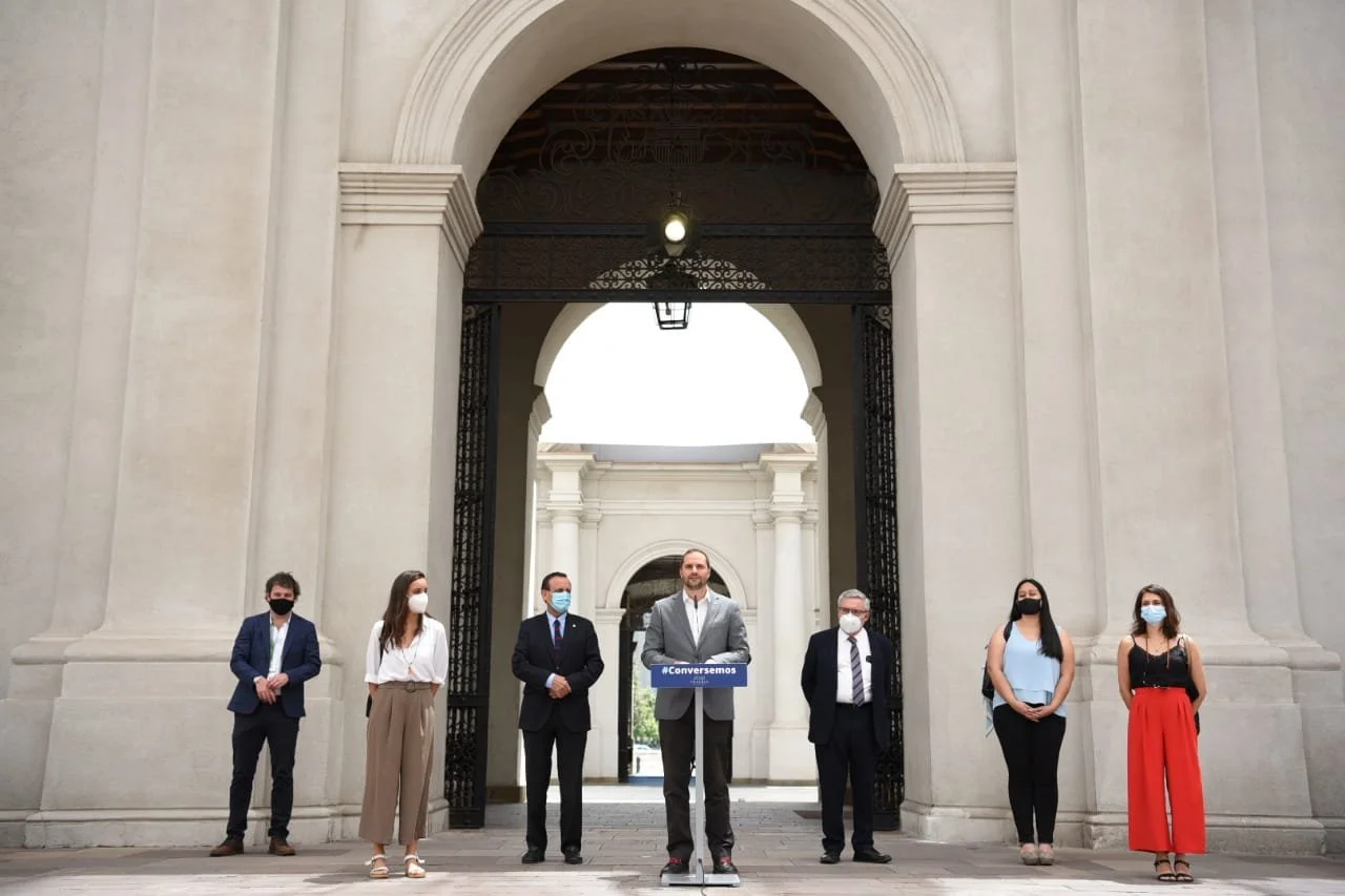 Punto de prensa desde La Moneda junto al ministro Jaime Bellolio