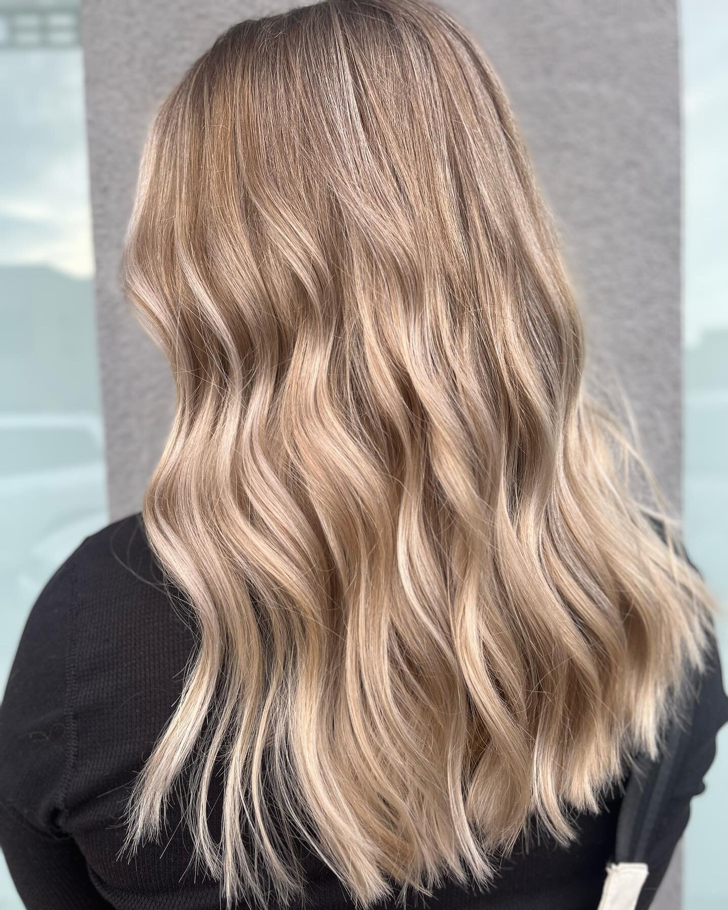 This before and after 🤩😍✨

#azhair #phoenixhairstylist #unite #azhairstylist #scottsdalehair #azstylist #phxhairstylist #phoenixhair #arizonahair #scottsdalehairstylist #arizonahairstylist #balayagefeatured #azsalon #liscensedtocreate #behindthecha