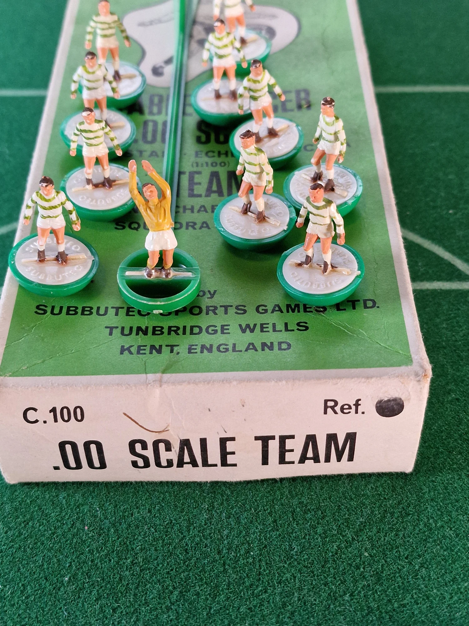 ② Subbuteo équipe vintage - Celtic Glasgow - Jouets ② Subbuteo équipe vintage - Celtic Glasgow - Jouets