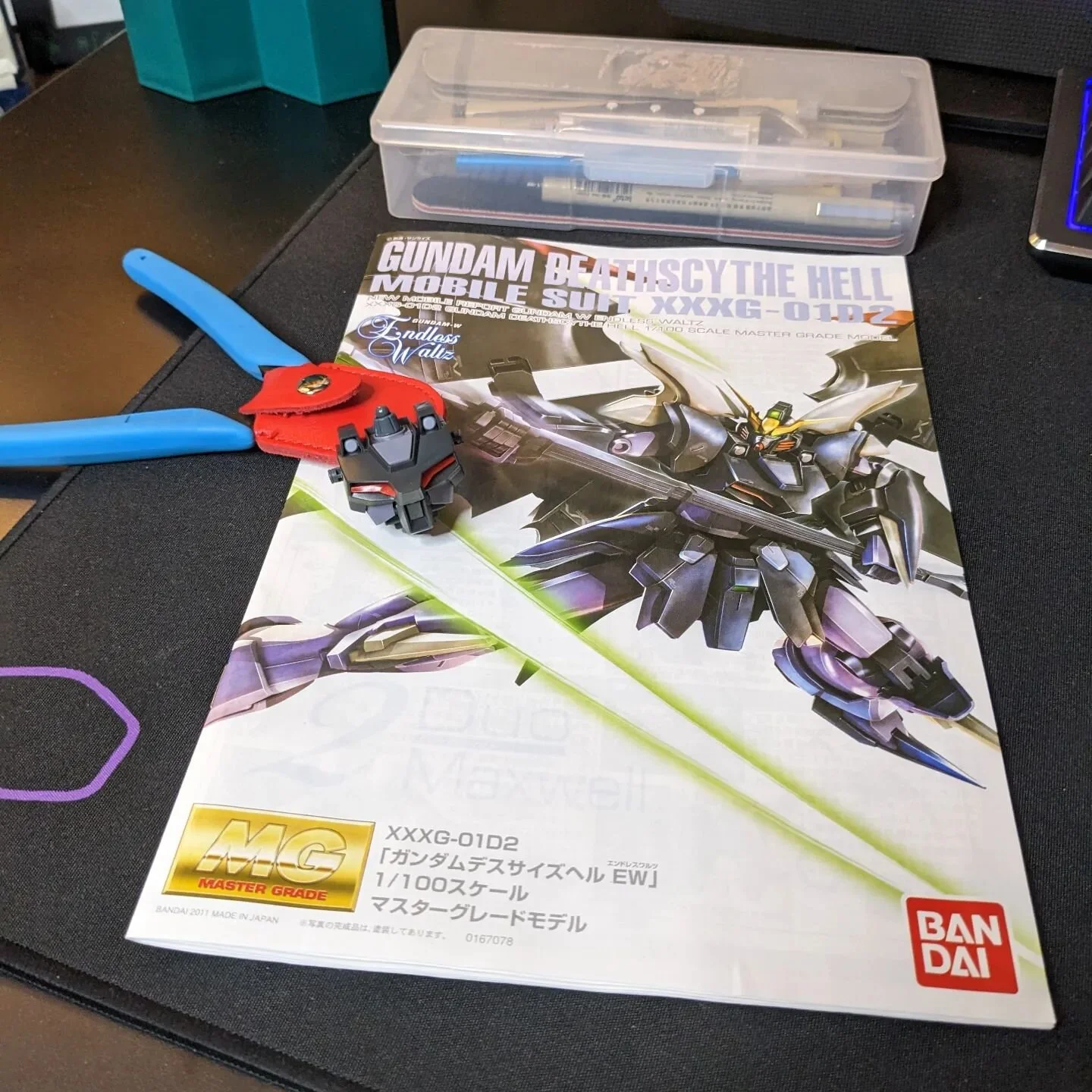 New desk, new build - let's go!! #gunplabuilder #gunplacommunity #gunpla #mobilesuitgundam #gundambuilder #gundamwingendlesswaltz #gundamstagram #gundam #deathscythe #hellcustom