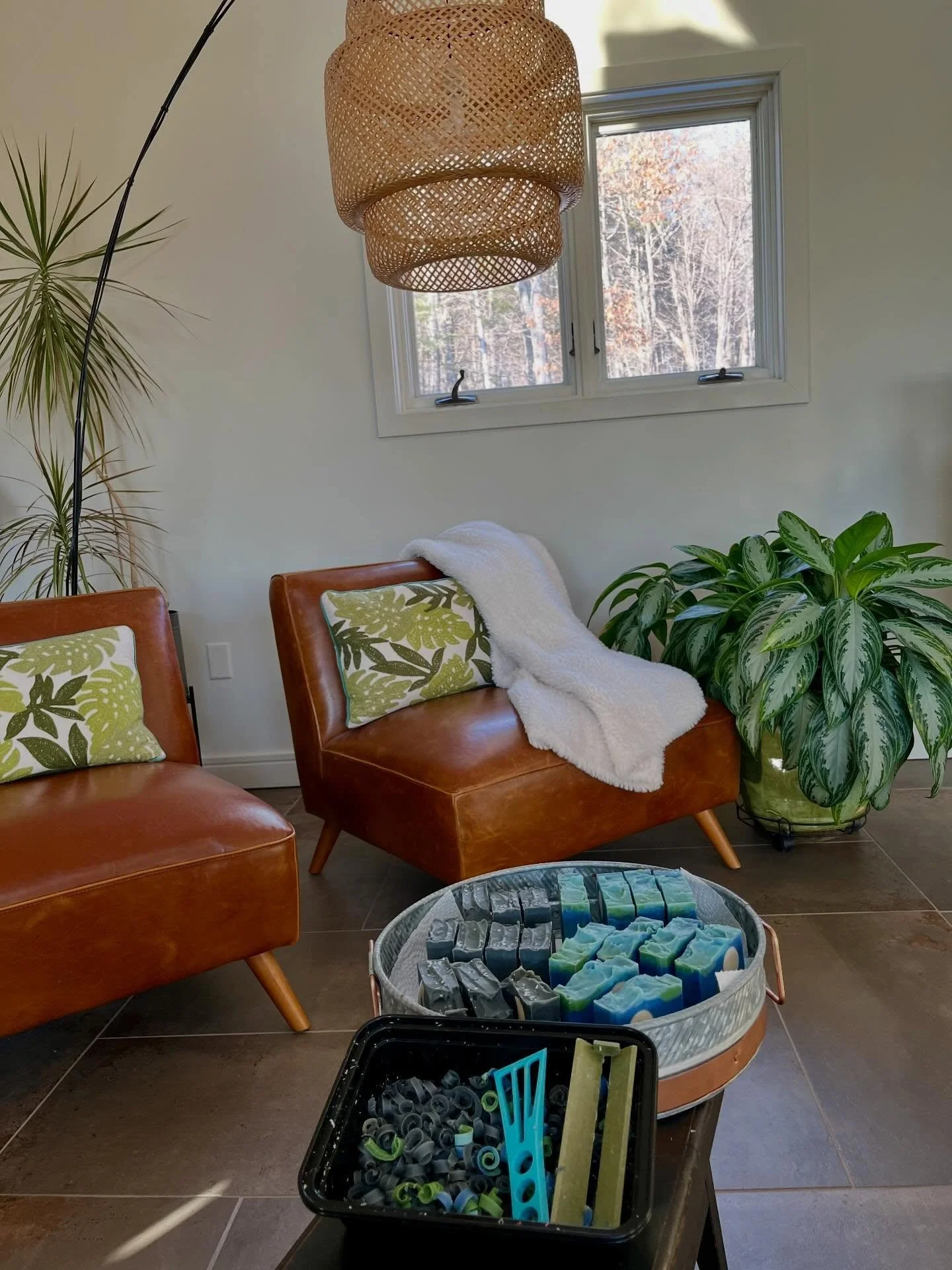 🌿 It&rsquo;s a beautiful day to bevel soap!
I bevel the edges of every bar - not because I have to. 
Because you&rsquo;re worth it! 

#bevelsoap #bevelingsoaps #soapersofig #soapmakersofinstagram