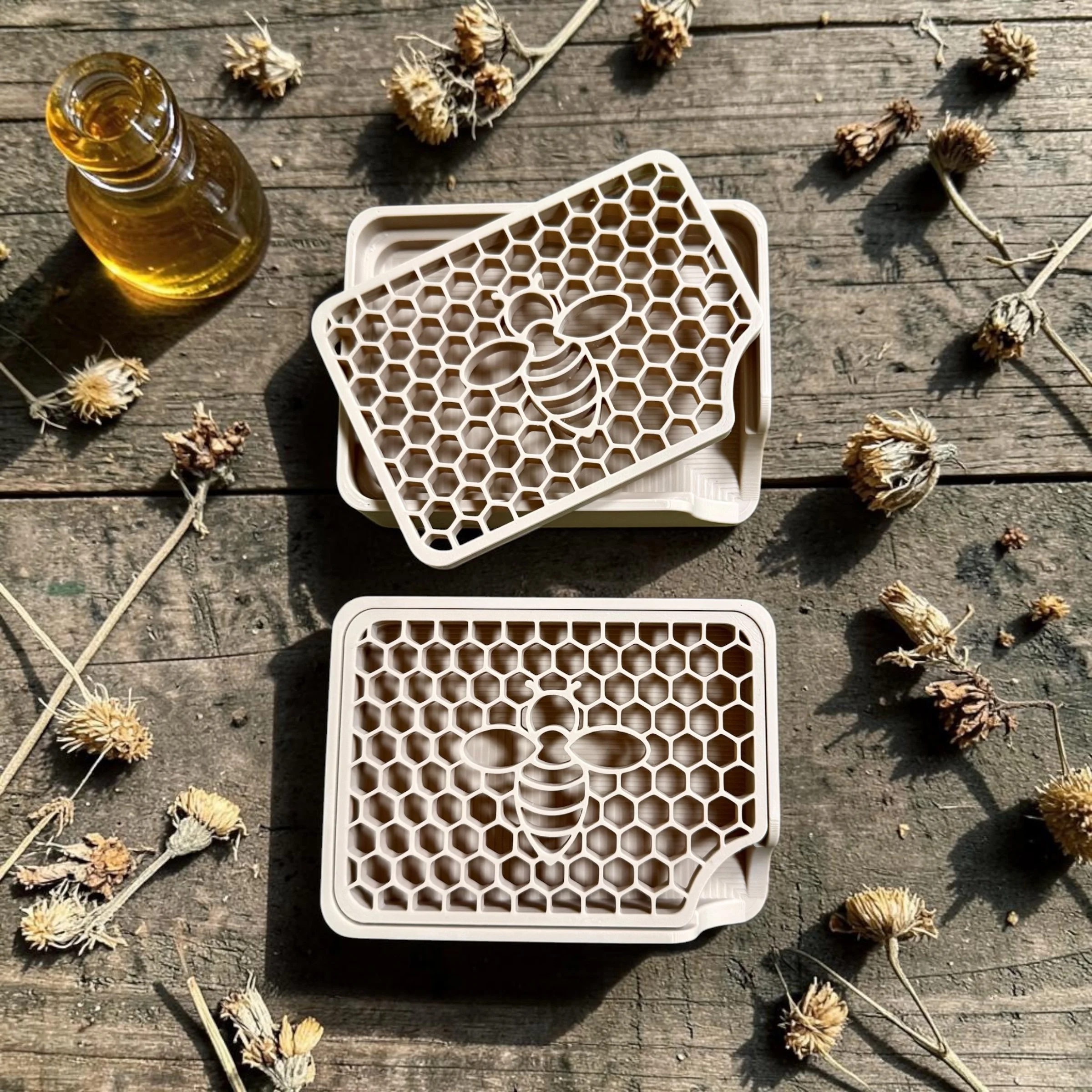 NEW: Honeybee 2-Piece Soap Dish