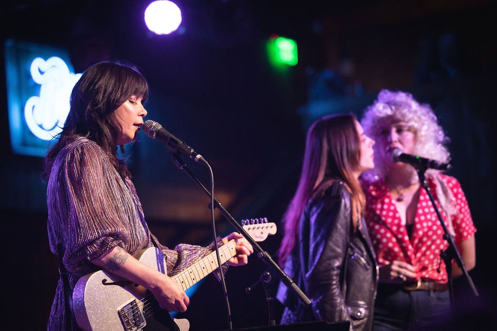  Nena w/ Laura Levenhagen and Jess Roberts 