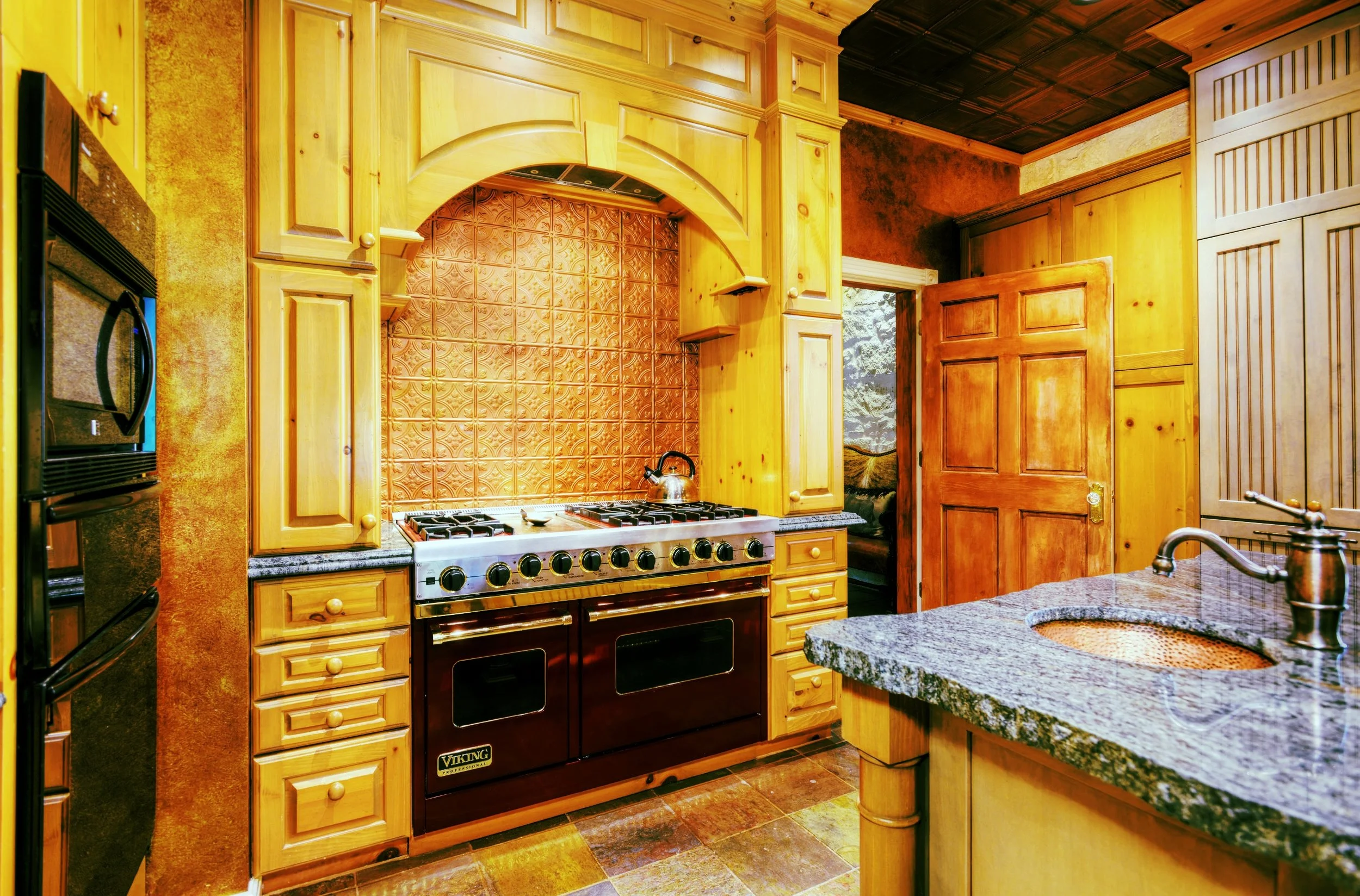 Main Lodge Kitchen.jpeg