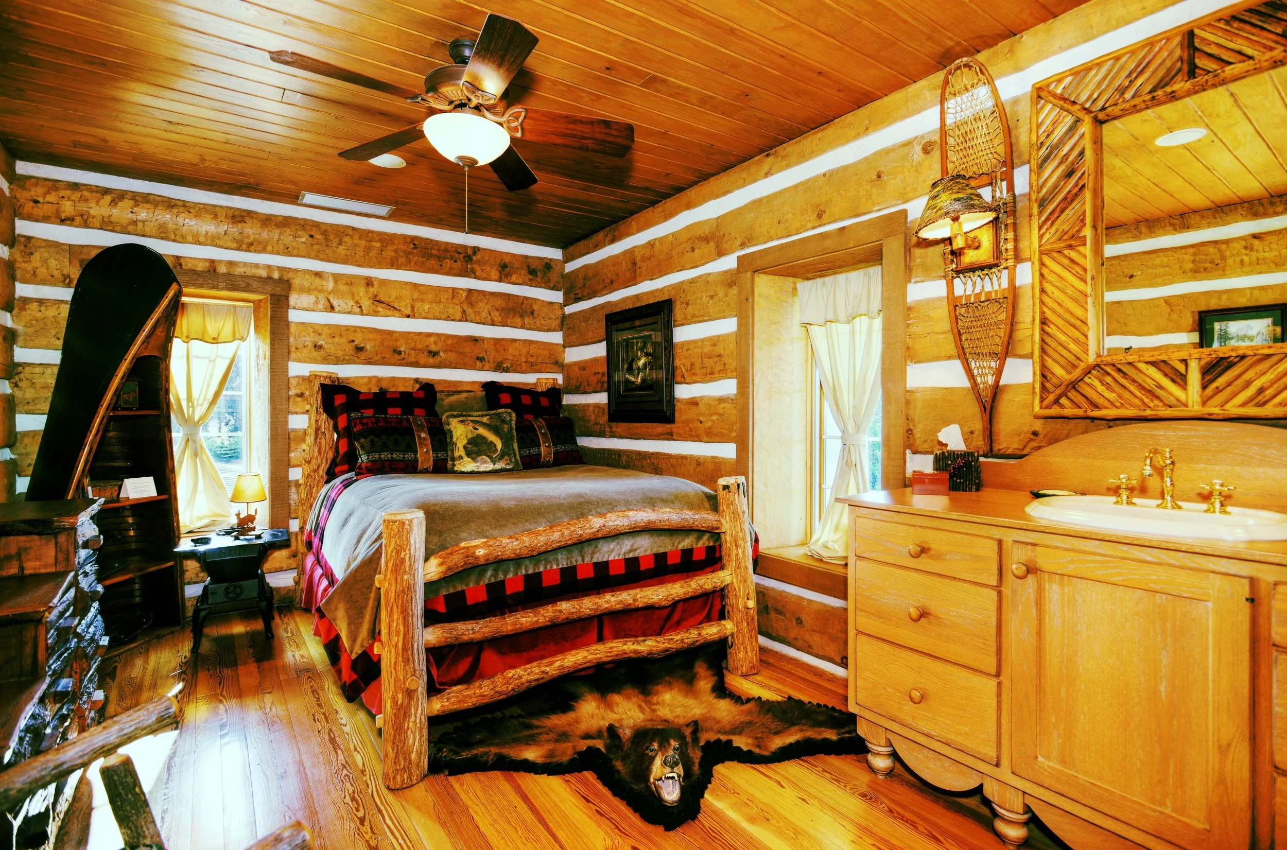 Main Lodge - Mountain Bedroom.jpeg