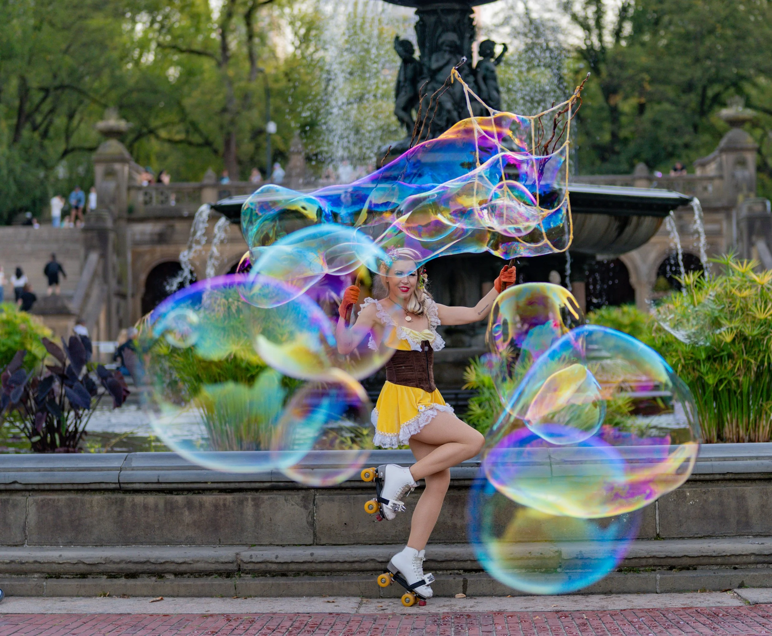 Roller Boogie blowing giant bubbles on roller skates in Central Park