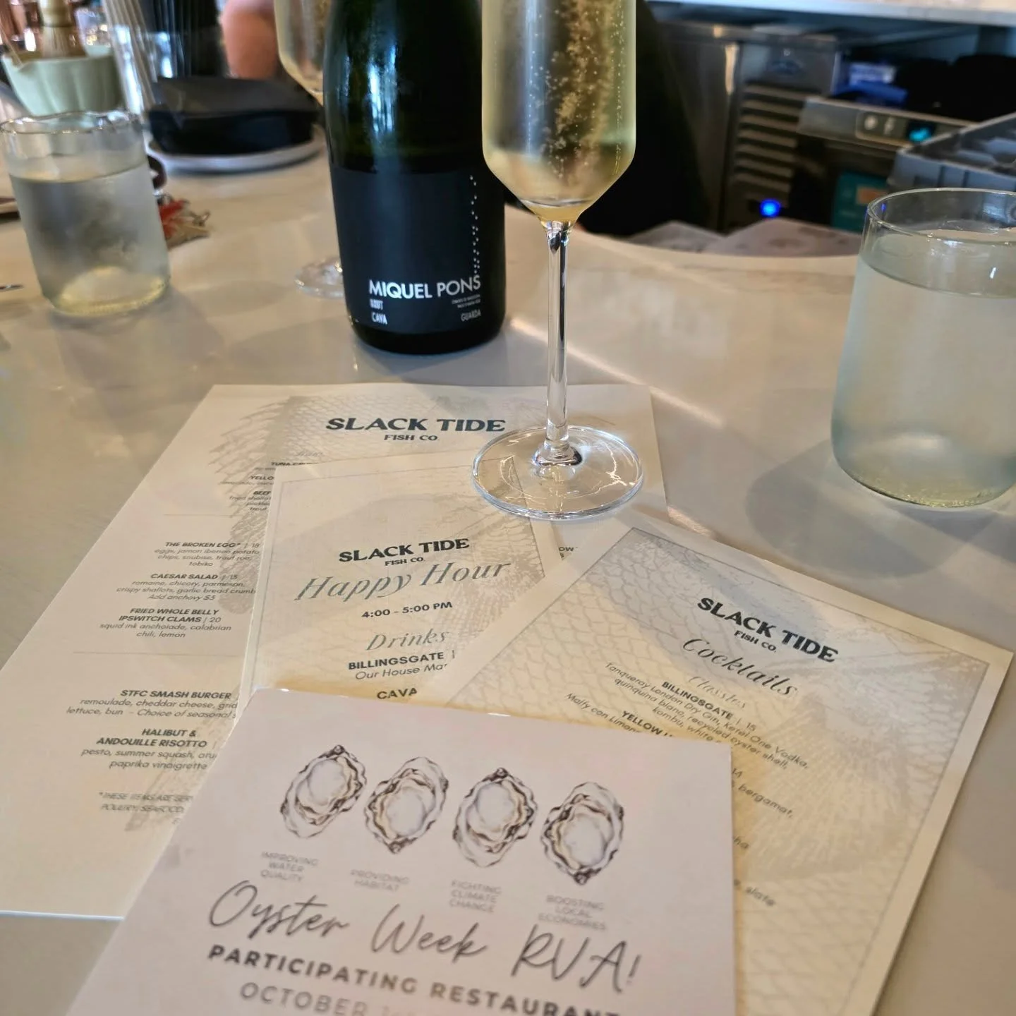 Supporting #oysterweekrva  and trying a new spot we’ve had on our list @slacktiderva , which is one of the restaurants supporting the @chesapeakebay Save the Bay cause  - very cool vibe place and able to enjoy the indoor/outdoor in th