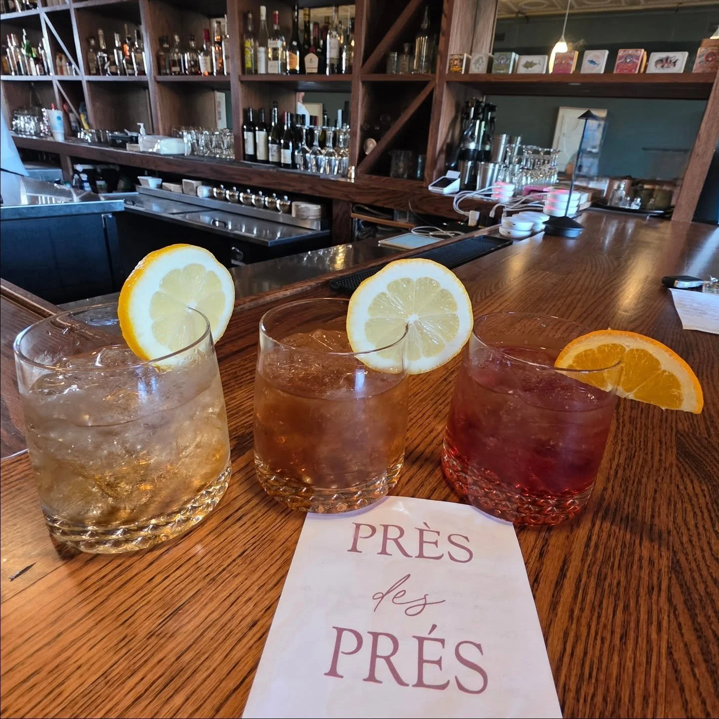 Fête fabuleuse at Près Des Prés !! @eatpresva – a cozy, yet elegant French dining experience in the heart of Gordonsville, VA. We started well ahead of our reservations at the bar with cocktails and a taste of their Fre
