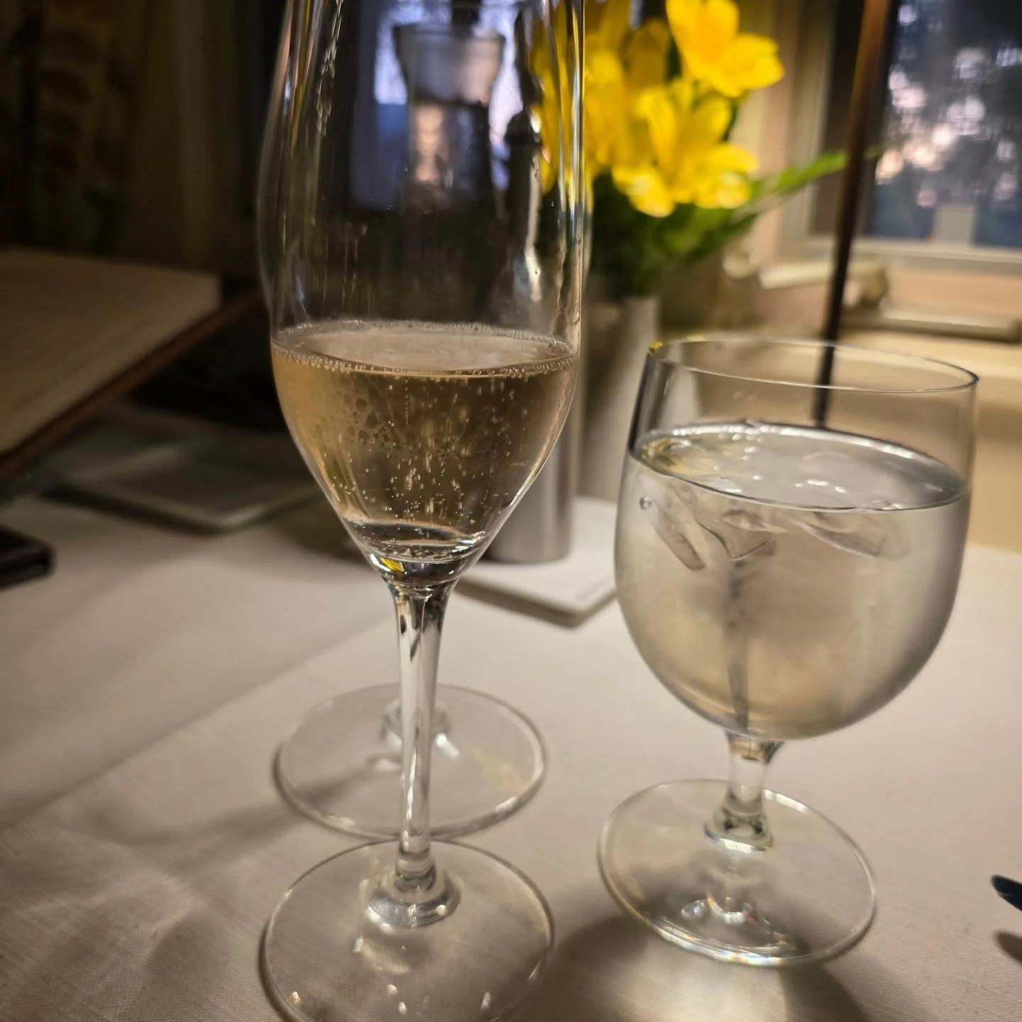 We are half-way through October aka Virginia Wine Month and had great times and wines @BarboursvilleVineyards
For our evening in the vineyard / dinner at Palladio….we were welcomed with a complimentary taste of the Brut Cuvee as we settled in