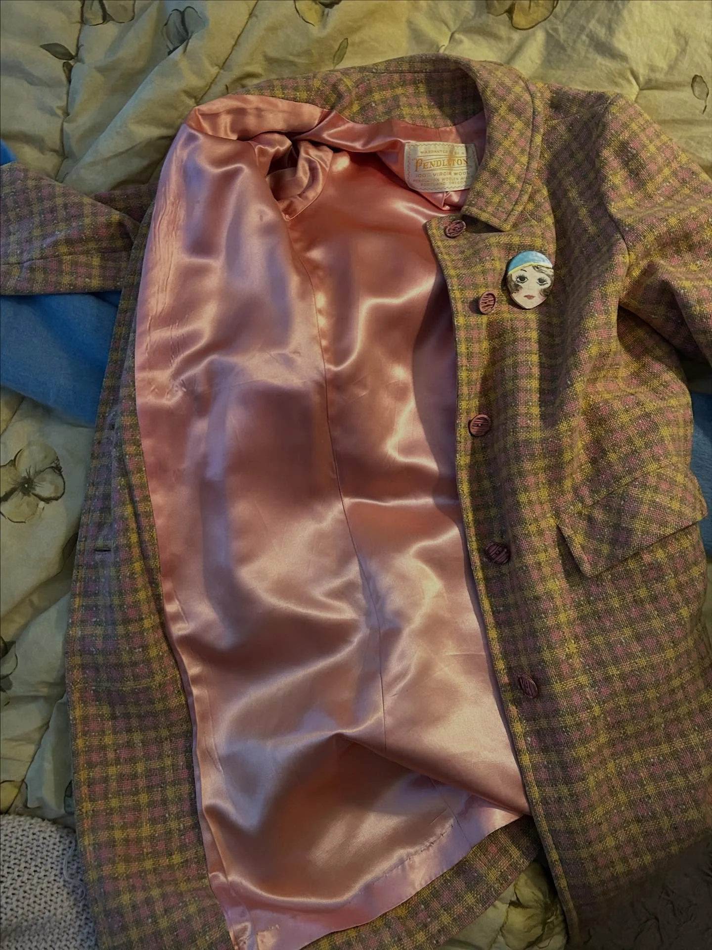 I&rsquo;ve got my favorite coat on and i just wrote a new blogpost which you can find now at carouselthirteen.com! i&rsquo;ve refreshed the Carousel Thirteen playlist and written about some of the songs added to it. check it out. 
happy to have this 