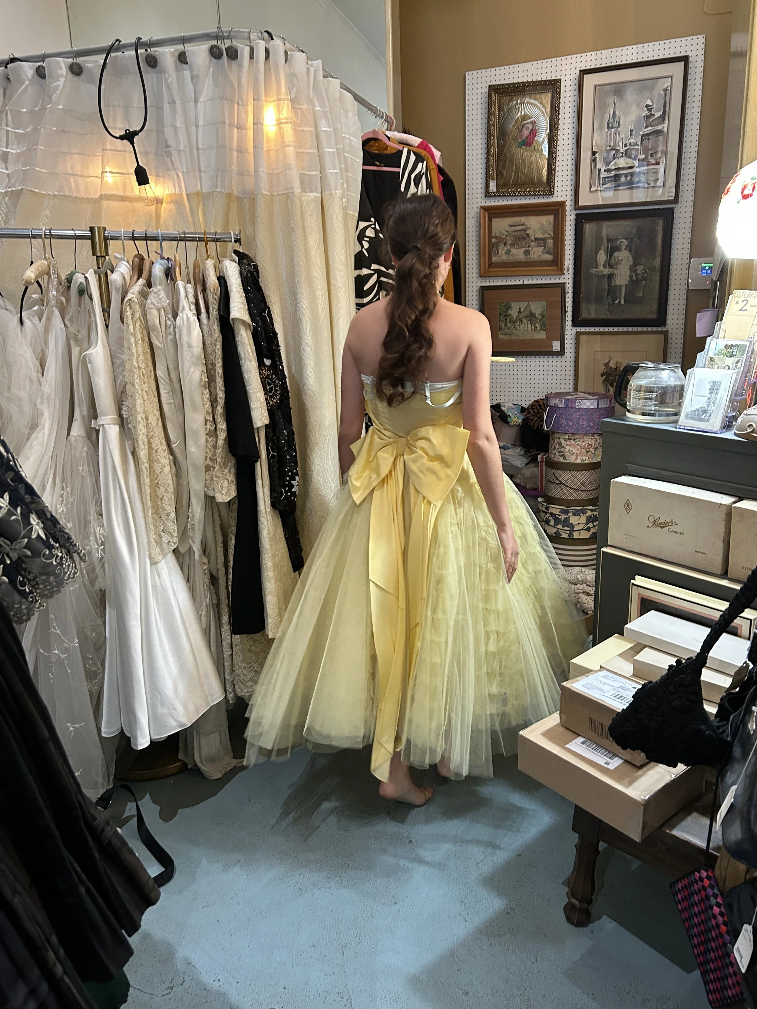 the day I bought my yellow 1950s dress