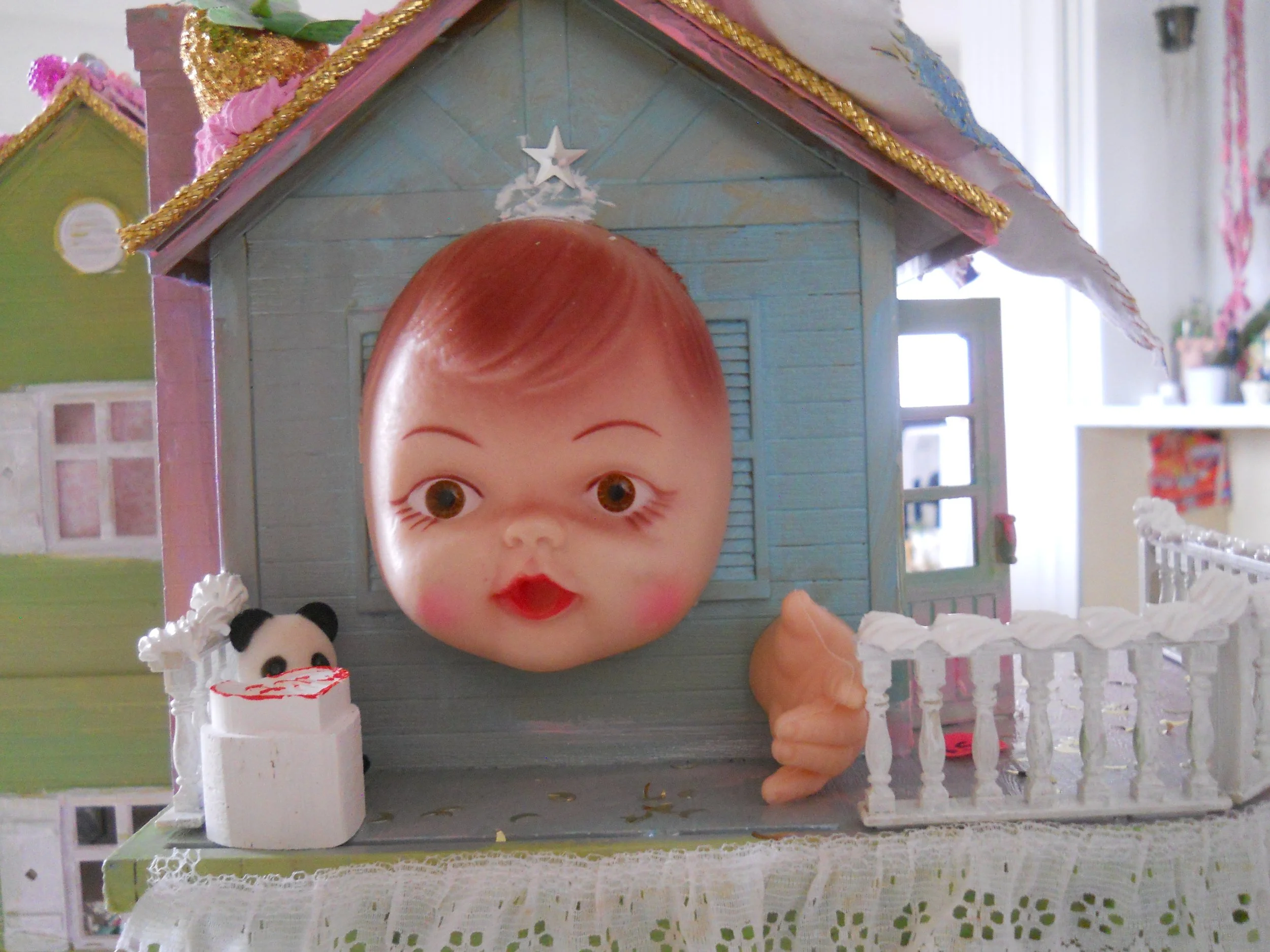 the babydoll face on dreamy dollhouse #1