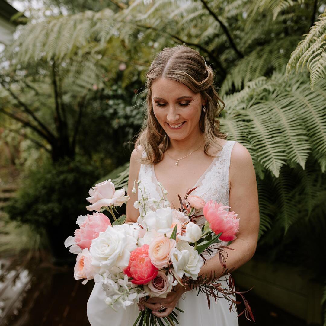 Rebecca &amp; Simon travelled to Hawke&rsquo;s Bay to Wed at @peakhousenz. It was a pleasure to spend the day with these two 🥰 

#emmaboydphotography #hawkesbayphotographer #centralhawkesbayphotographer #gethitchedinhawkesbay #canon #shesaidyes #tog