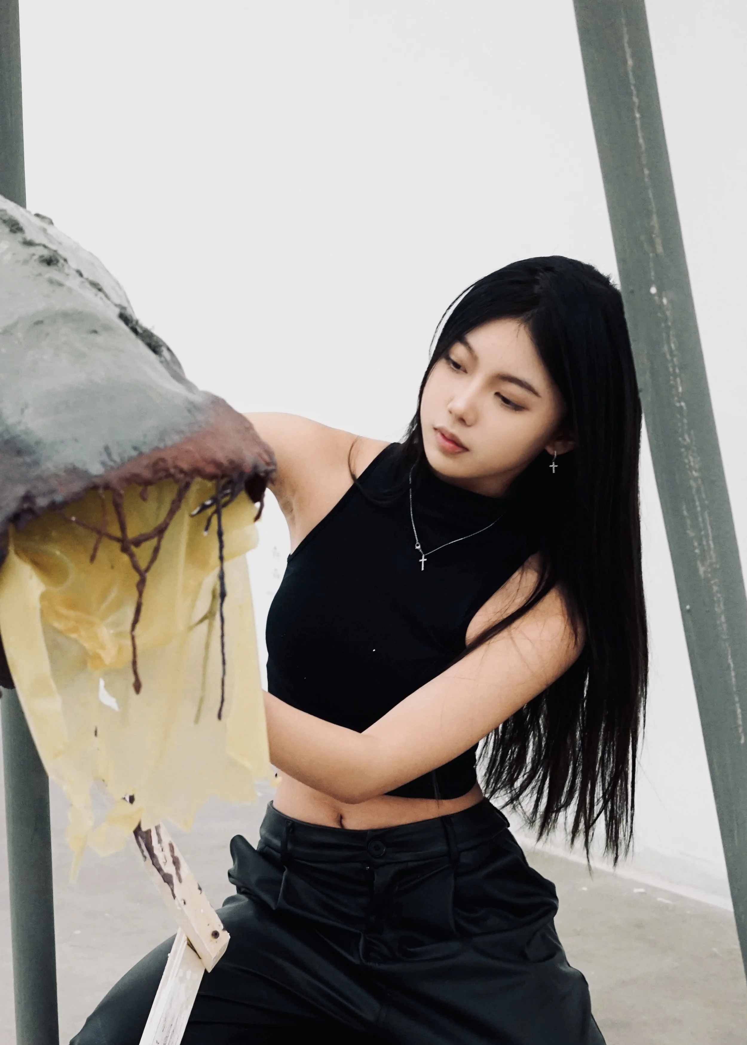 Illuminating Paths: The Artistic Endeavors of Li Shuo Phoebe