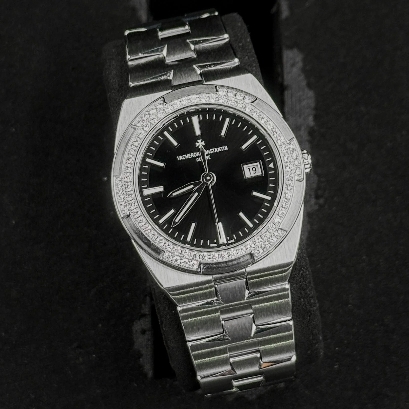 Vacheron Constantin Overseas Quartz Diamond Steel Black Watch 33mm 1205V