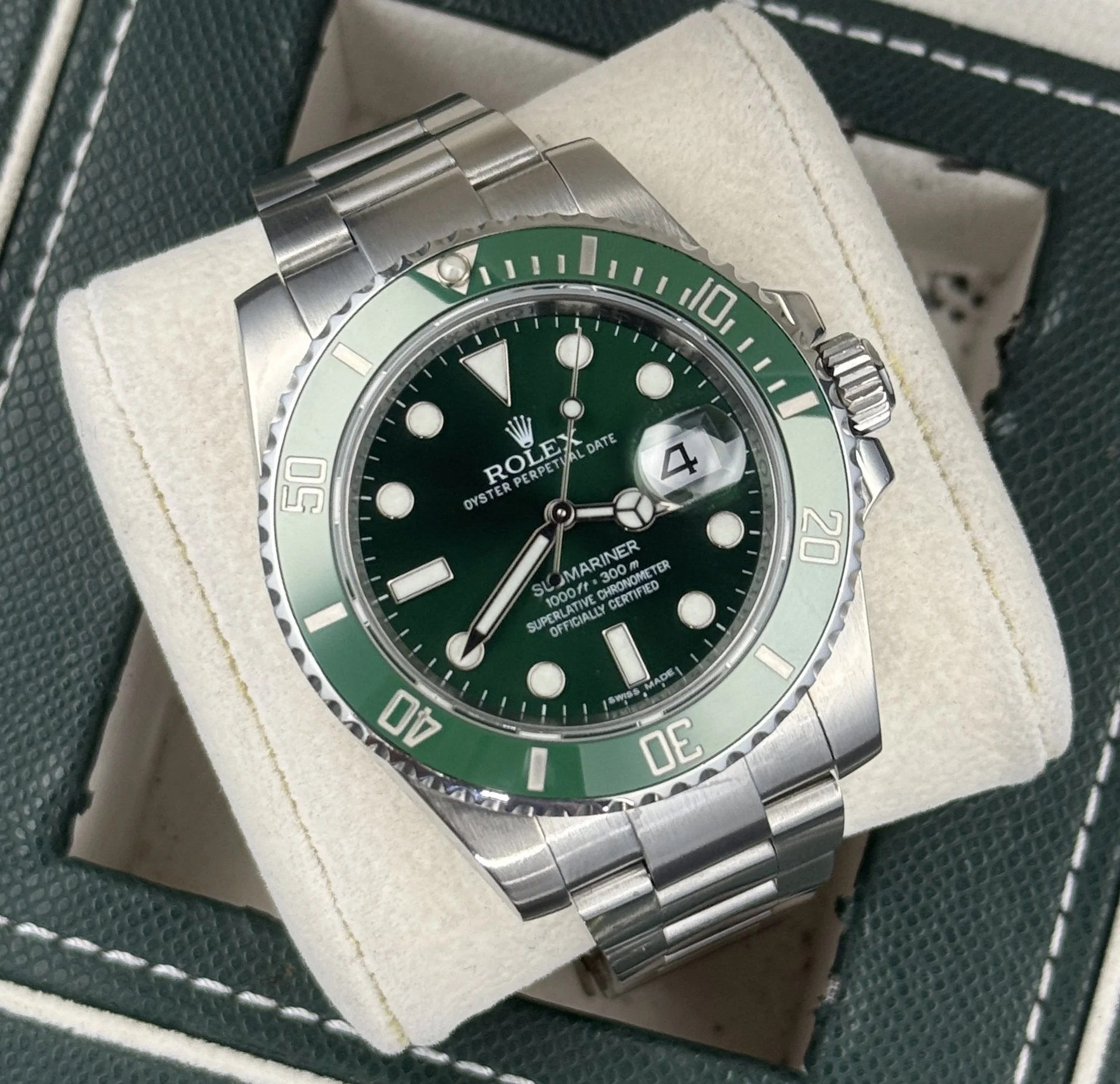 Rolex Submariner Date Hulk 116610LV Steel 40MM