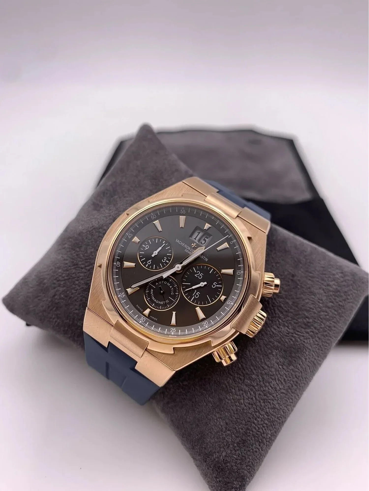 Vacheron+Constantin+Overseas+Chrono+49150+2.webp
