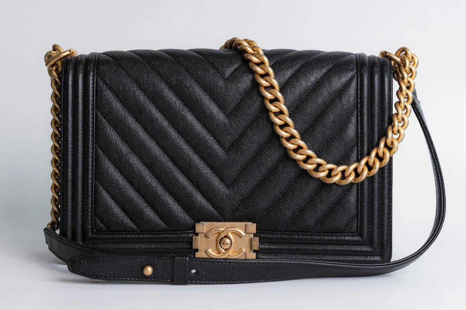 chanel-boy-flap-bag-02.jpg