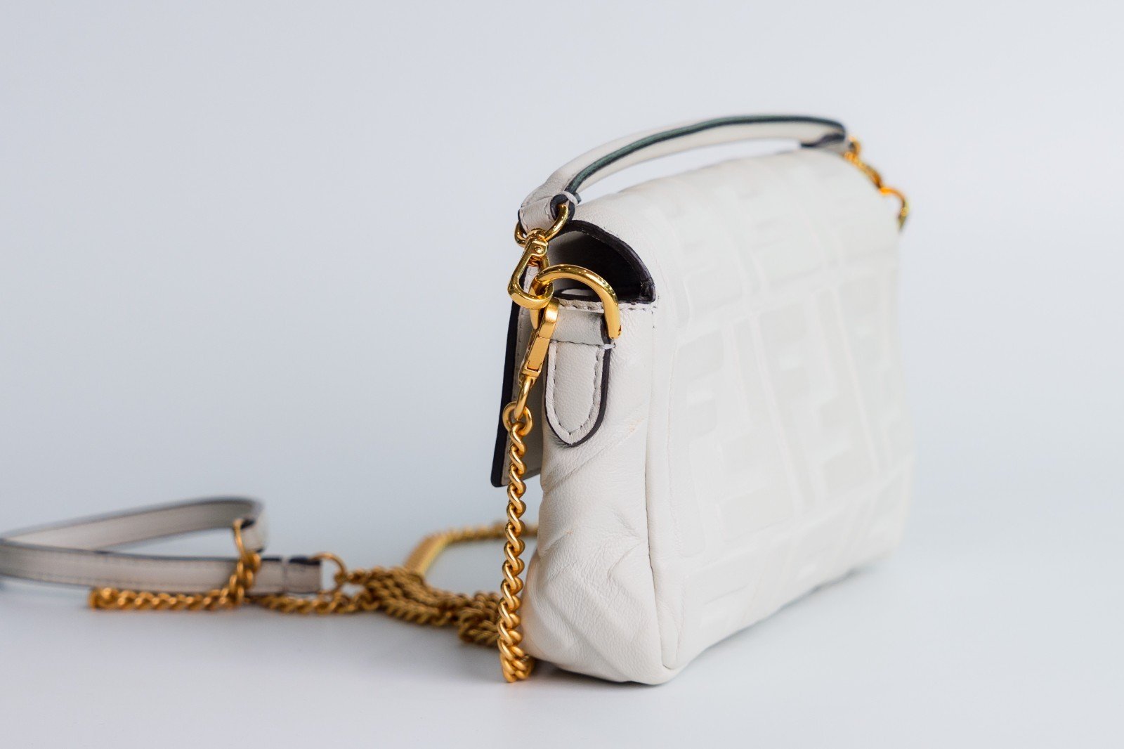 fendi-baguette-mini-white-04.jpg