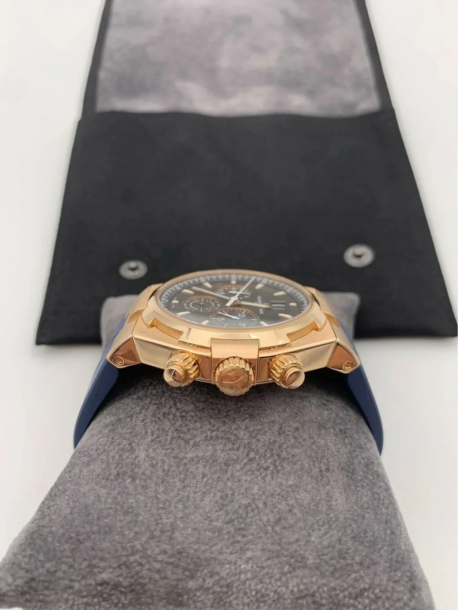 Vacheron+Constantin+Overseas+Chrono+49150+4.webp