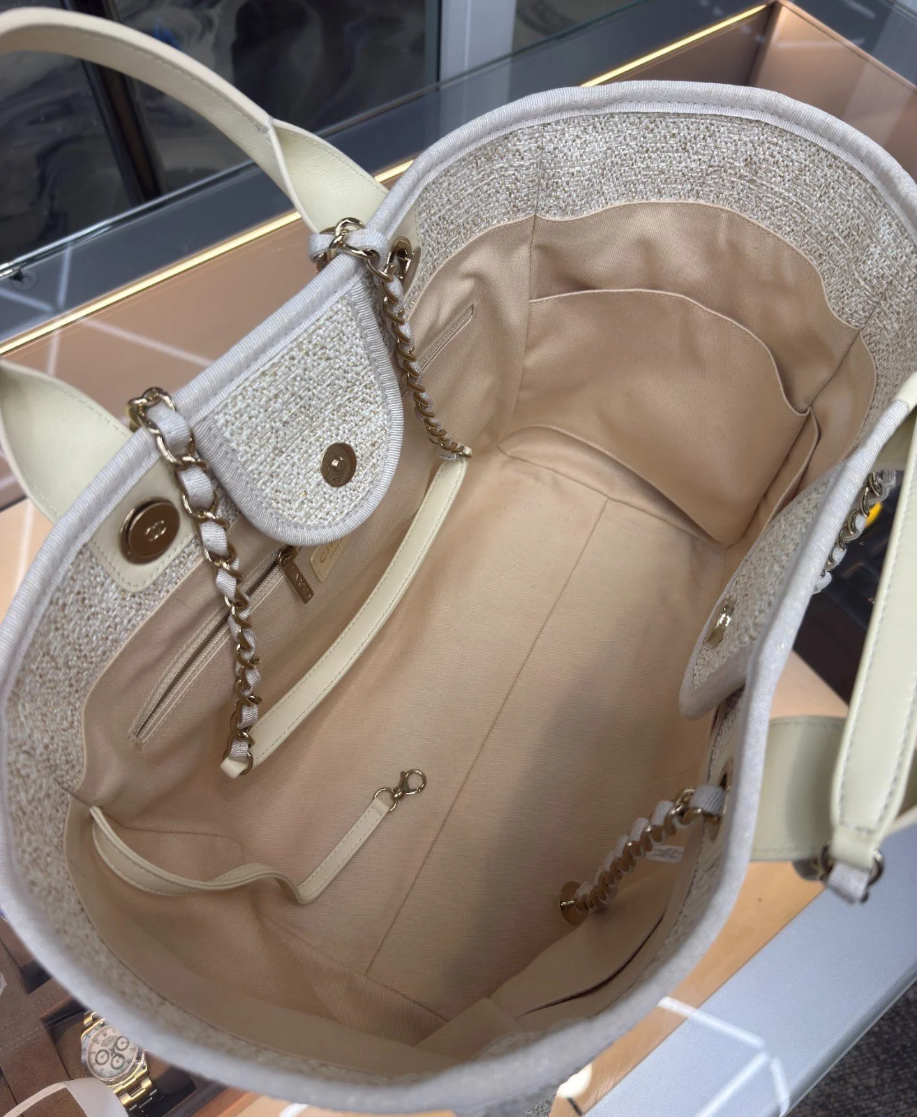 chanel-deauville-tote-05.jpg