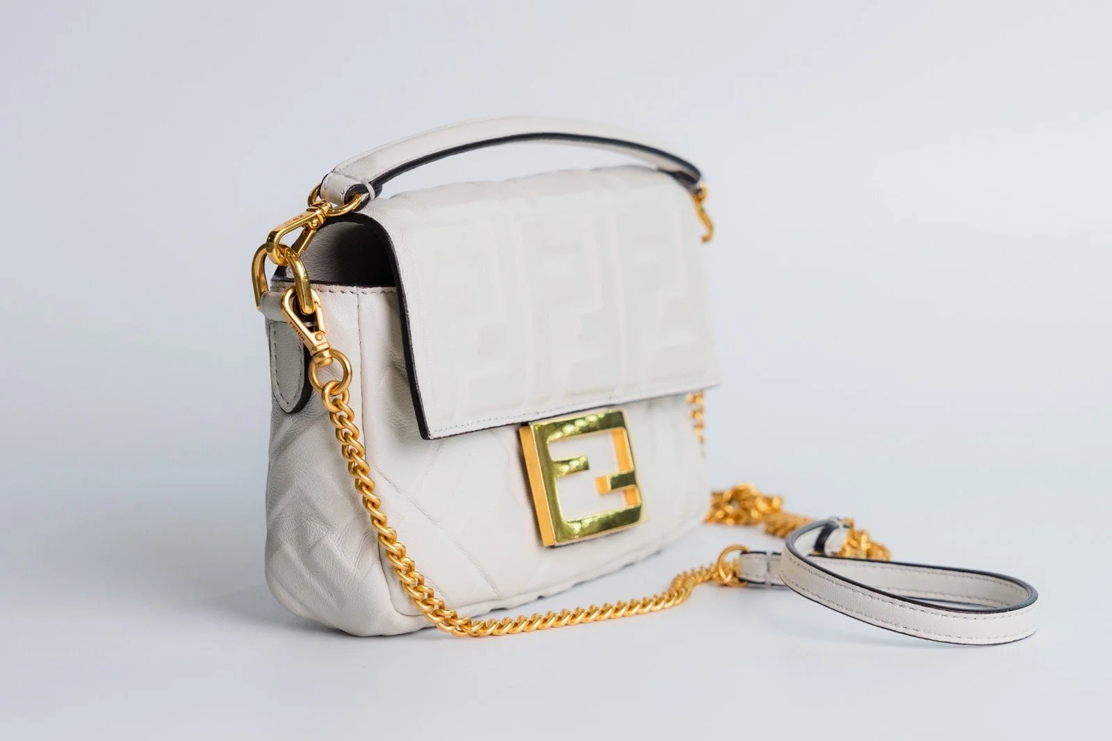fendi-baguette-mini-white-03.jpg