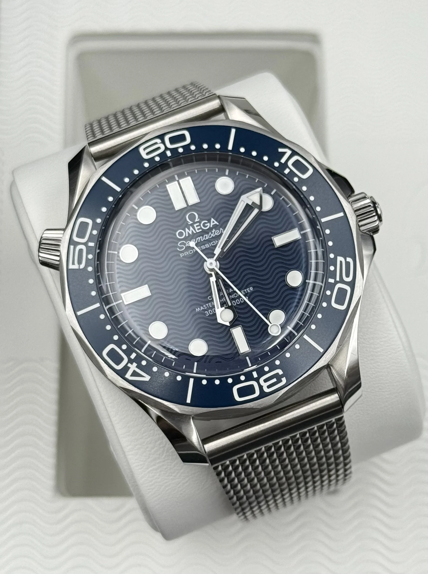2025 Omega Seamaster Diver James Bond 60th Anniversary 210.30.42.20.03.002