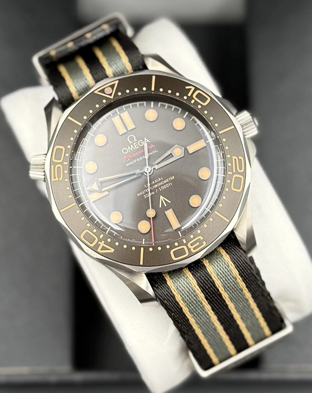 Omega Seamaster Diver 300M 210.92.42.20.01.001 007 Edition Nato Strap