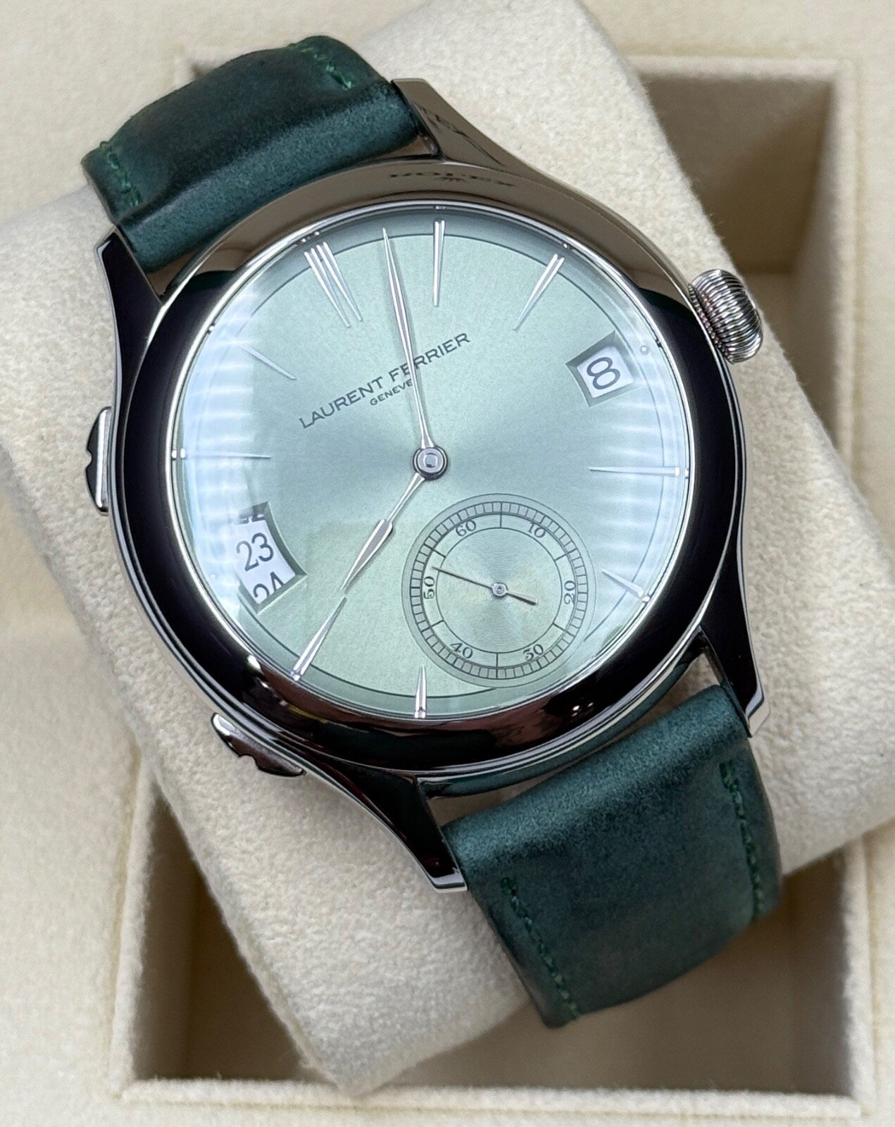 Laurent Ferrier Classic Traveller Magnetic Green LCF007.T1.V8G