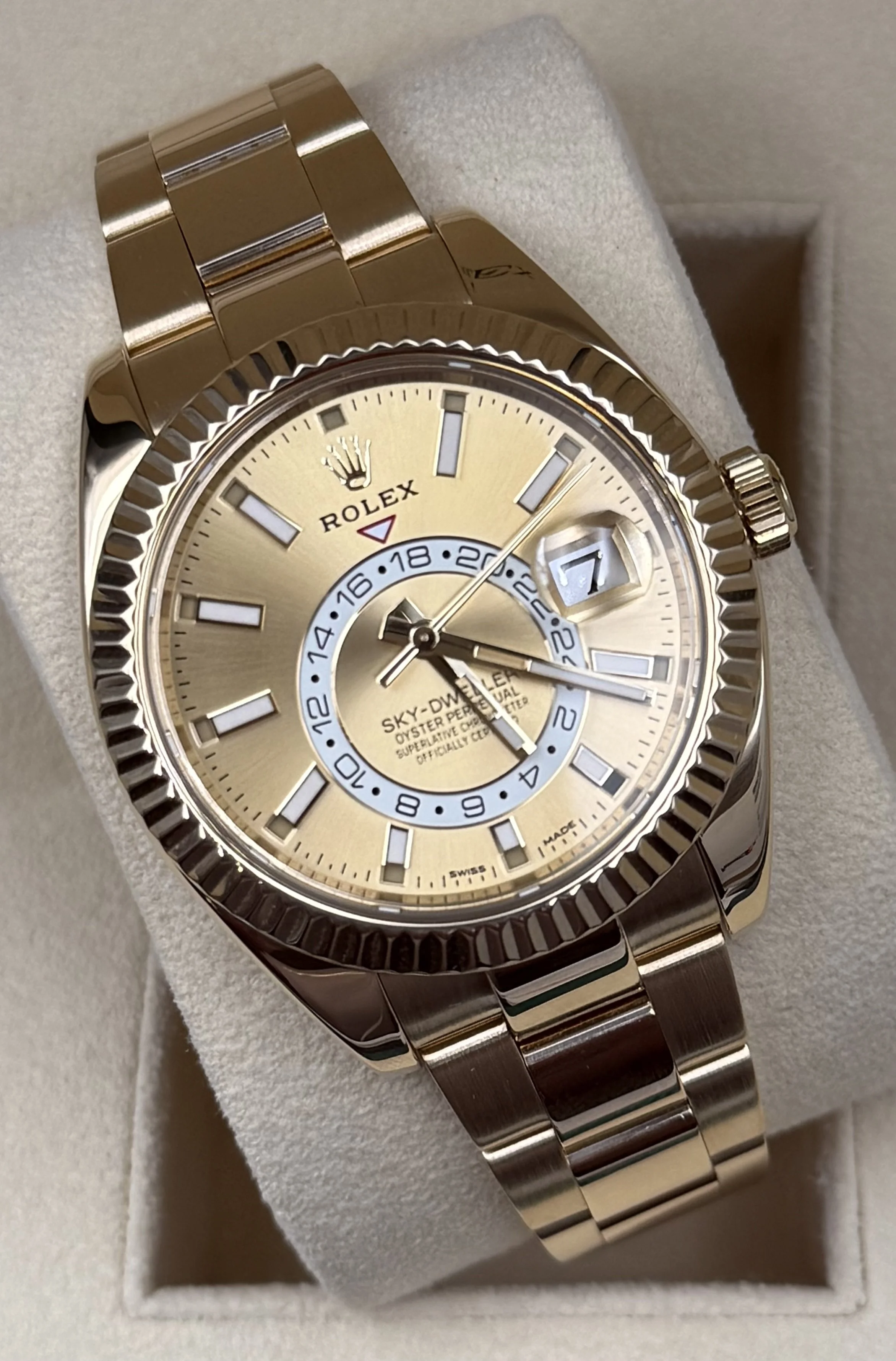 Rolex Skydweller 326938 Champagne Dial