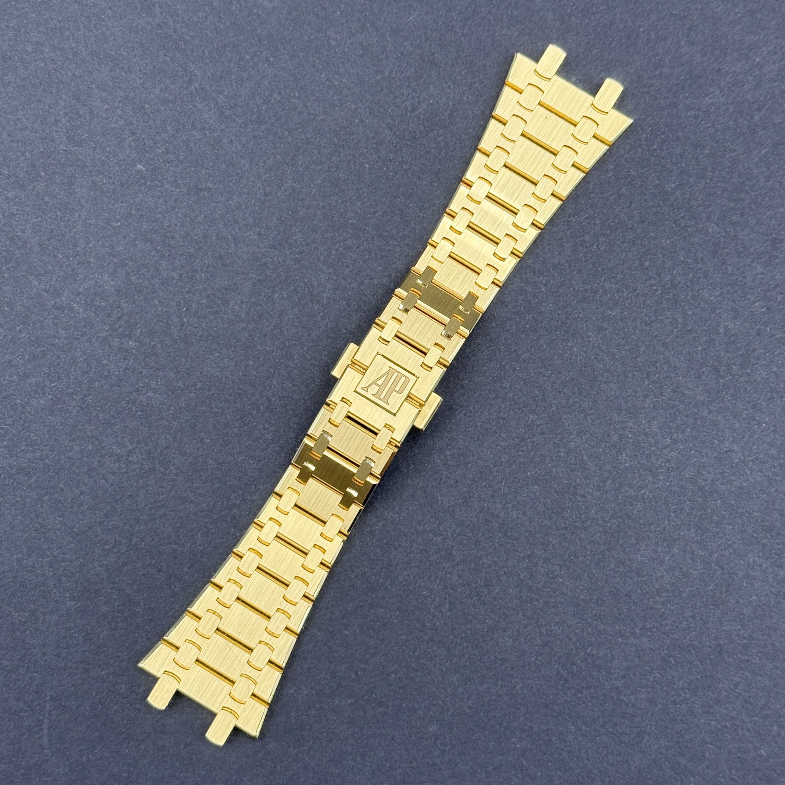 Audemars Piguet Royal Oak 18k Yellow Gold Bracelet — 15202BA 39mm